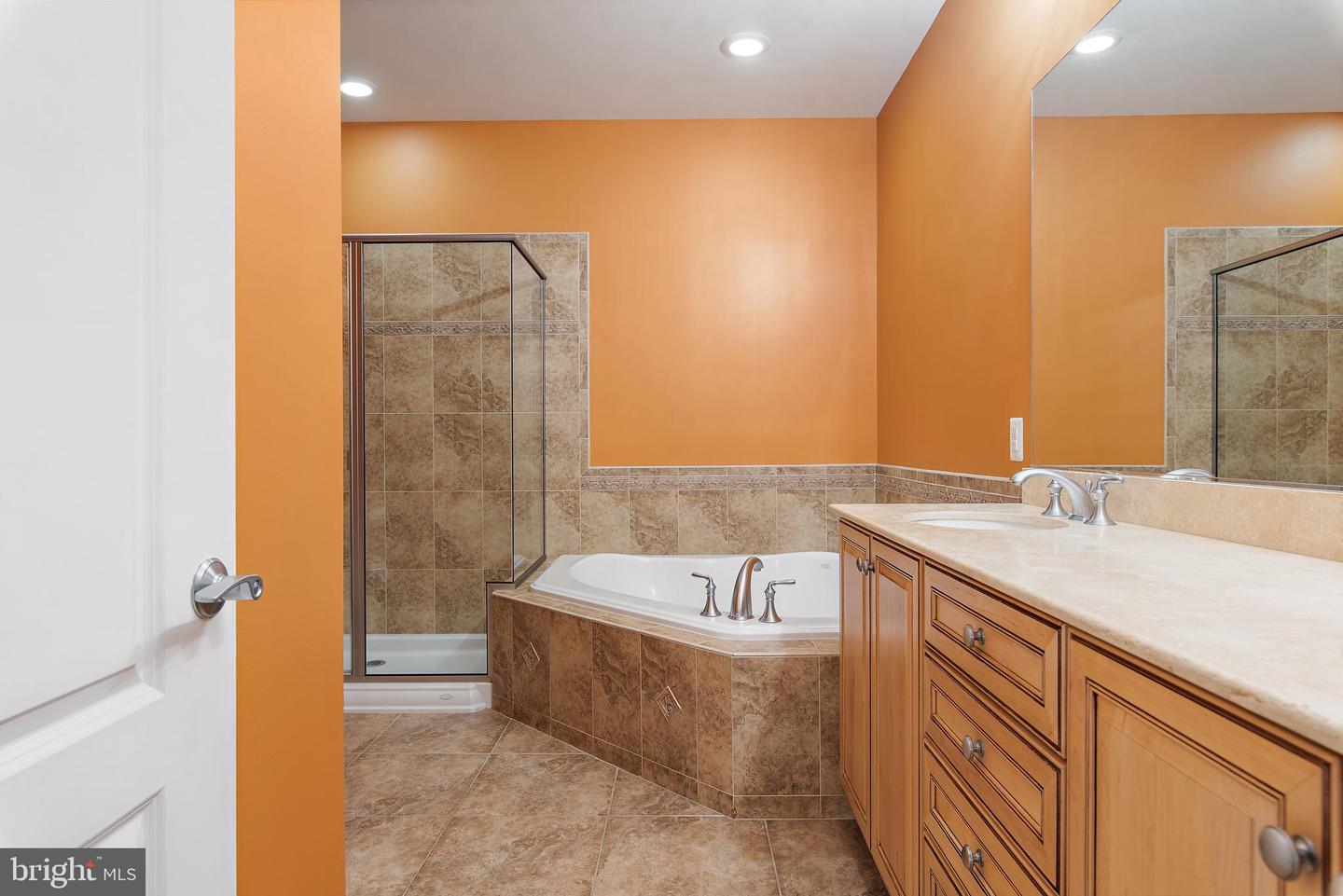 Annapolis, Maryland, 21401, United States, 2 Bedrooms Bedrooms, ,2 BathroomsBathrooms,Residential,For Sale,1848814