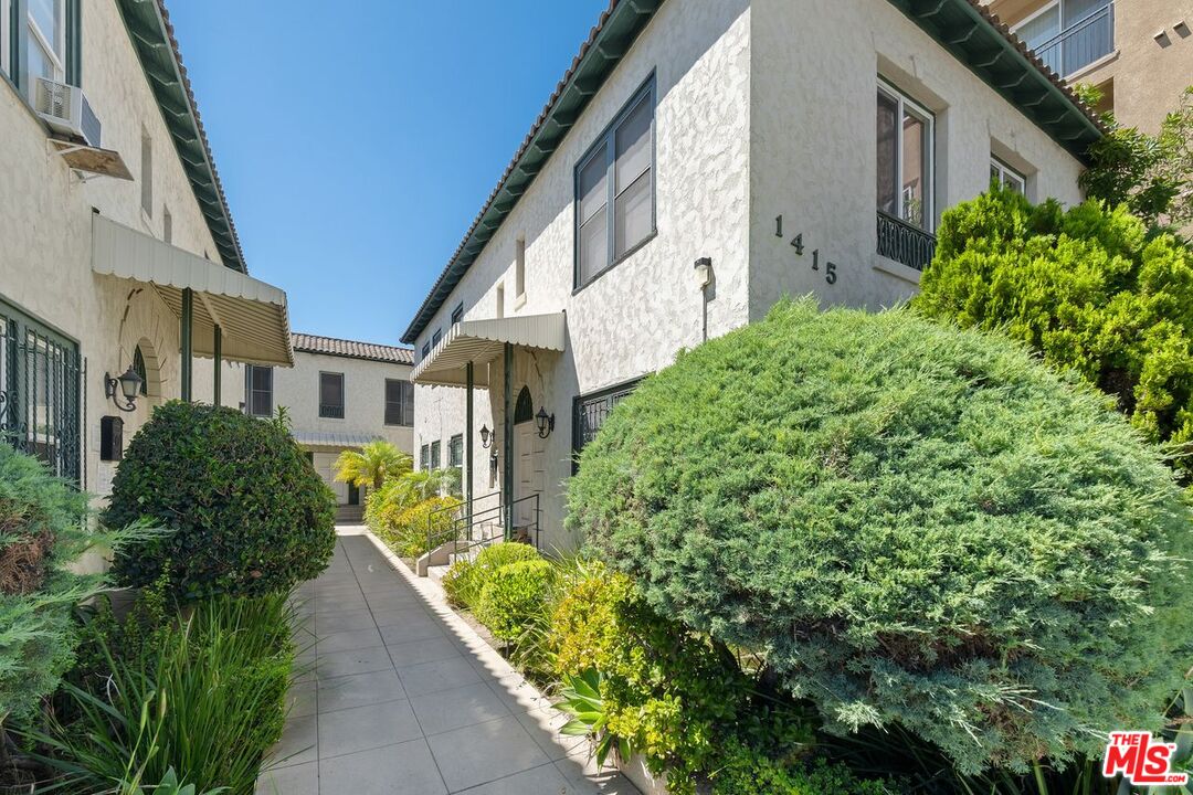 Los Angeles, California, 90019, United States, 12 Bedrooms Bedrooms, ,Residential,For Sale,1885364