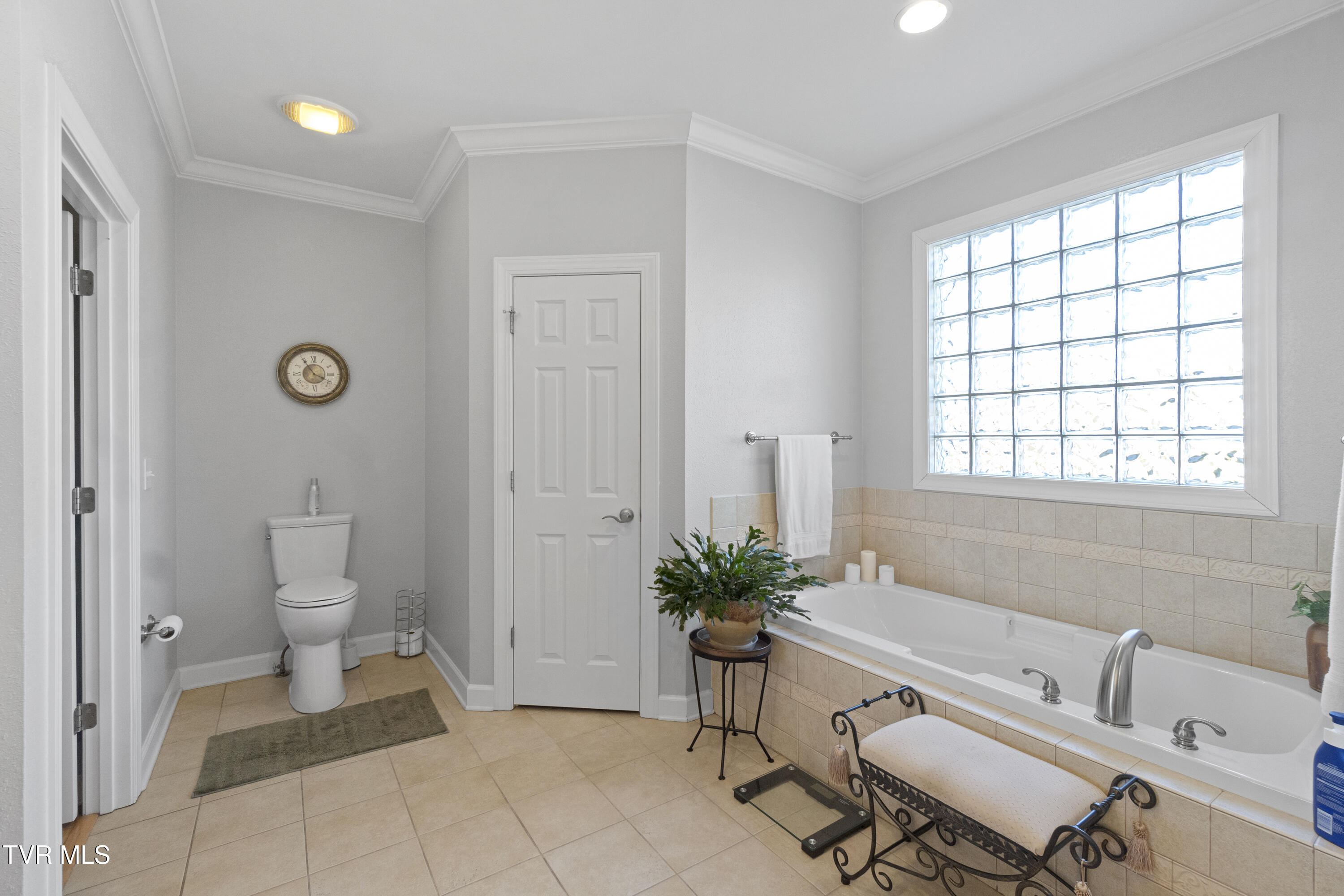 Greeneville, Tennessee, 37745, United States, 5 Bedrooms Bedrooms, ,5 BathroomsBathrooms,Residential,For Sale,2012581