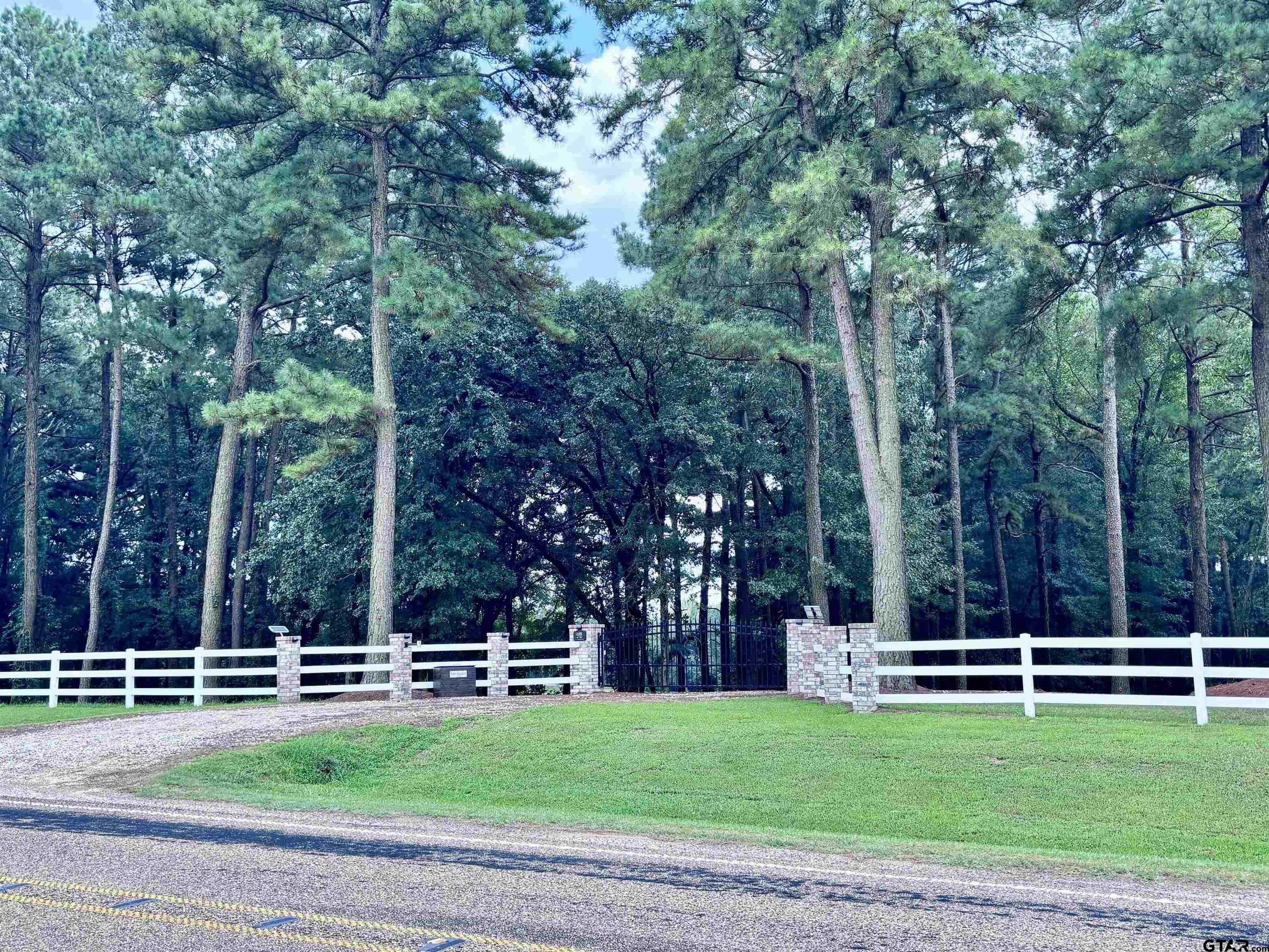 Pittsburg, Texas, 75686, United States, 4 Bedrooms Bedrooms, ,5 BathroomsBathrooms,Residential,For Sale,1942722