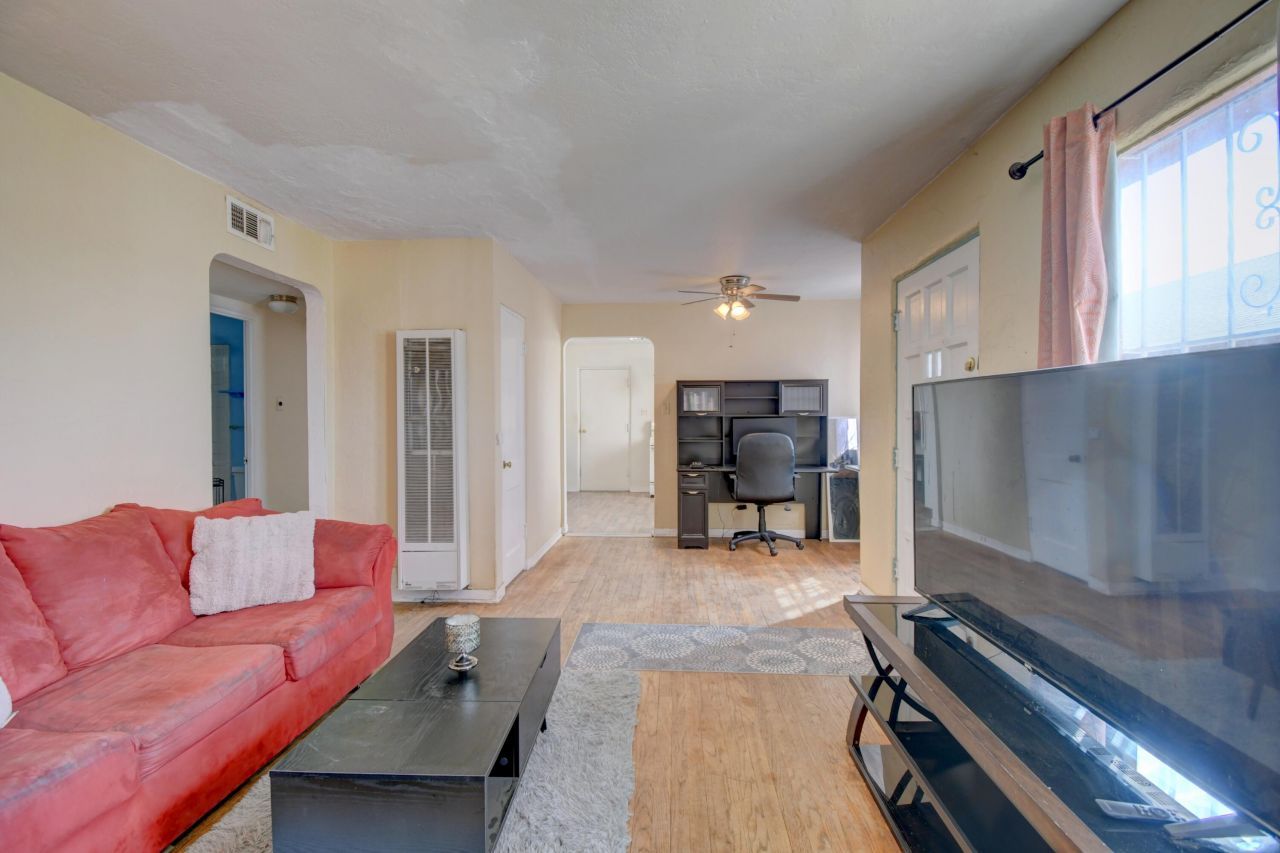 Albuquerque, New Mexico, 87106, United States, 2 Bedrooms Bedrooms, ,Residential,For Sale,1964025