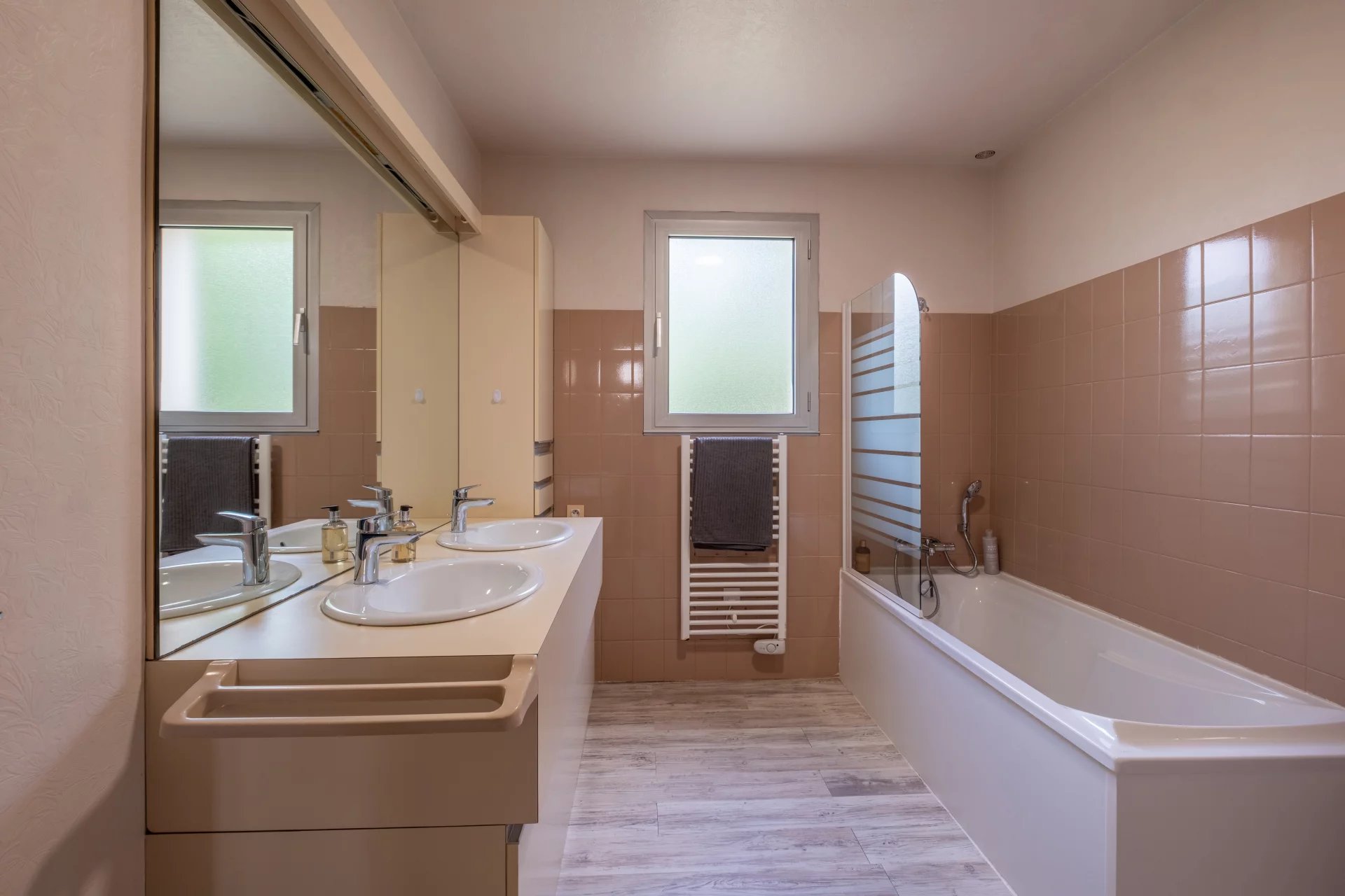 Bressuire, New Aquitaine, 79300, FR, 5 Bedrooms Bedrooms, ,6 BathroomsBathrooms,Residential,For Sale,1907709