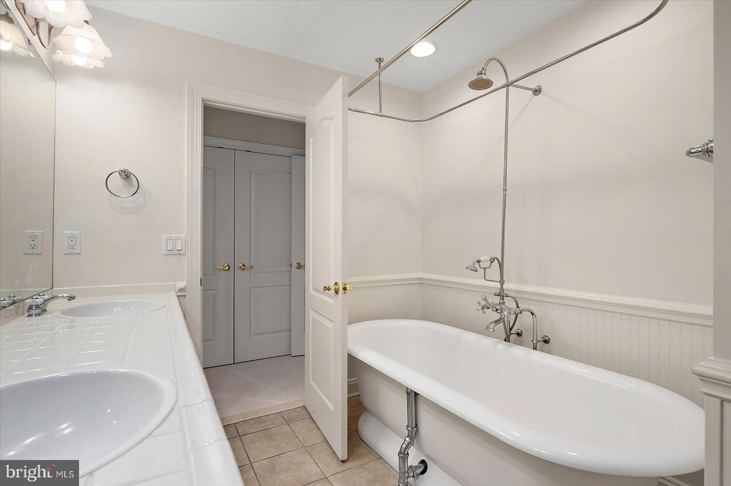 Salisbury, Maryland, 21801, United States, 4 Bedrooms Bedrooms, ,4 BathroomsBathrooms,Residential,For Sale,1874364