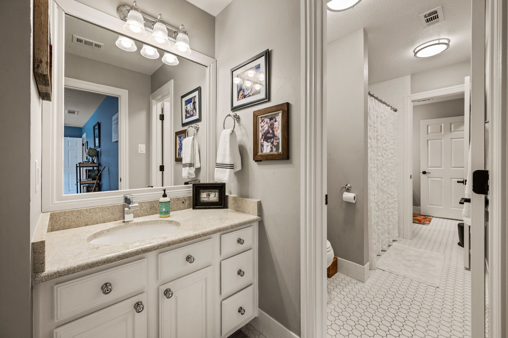  Timeless Elegance on Nearly Half an Acre in Prestigious Southlake Hills - 物件實景