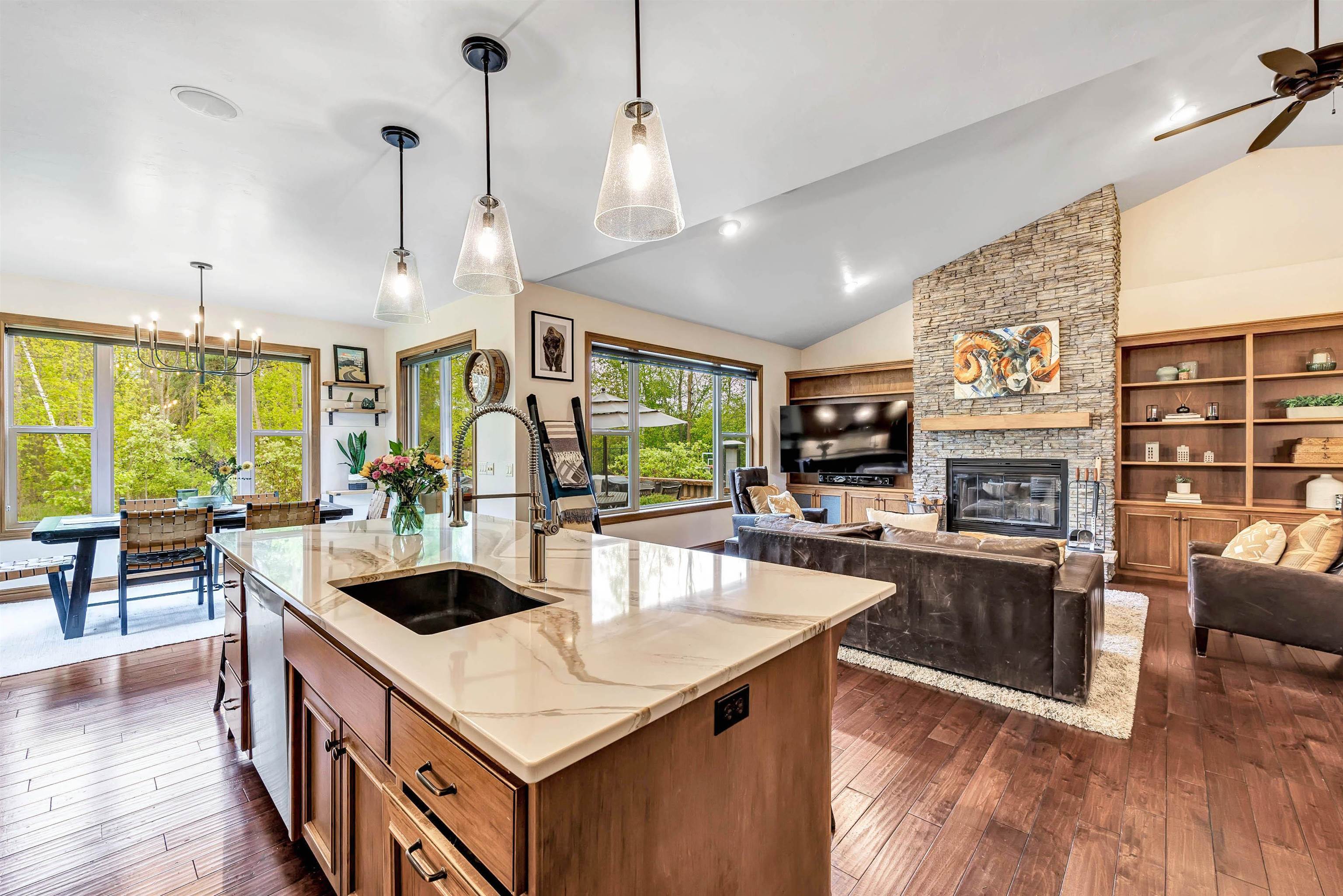 GREEN BAY, Wisconsin, 54313, United States, 5 Bedrooms Bedrooms, ,4 BathroomsBathrooms,Residential,For Sale,1911640
