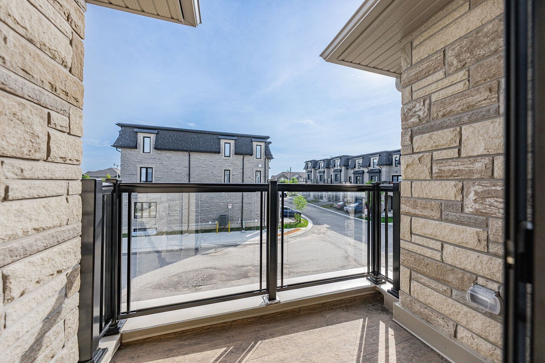  Brand New Luxurious Townhome - 物件實景