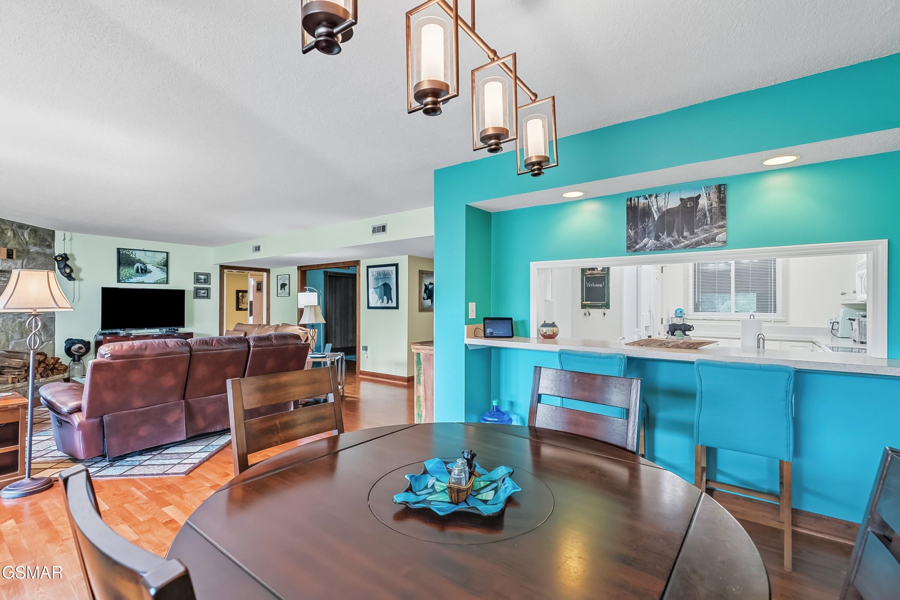 Gatlinburg, Tennessee, 37738, United States, 3 Bedrooms Bedrooms, ,2 BathroomsBathrooms,Residential,For Sale,1983450