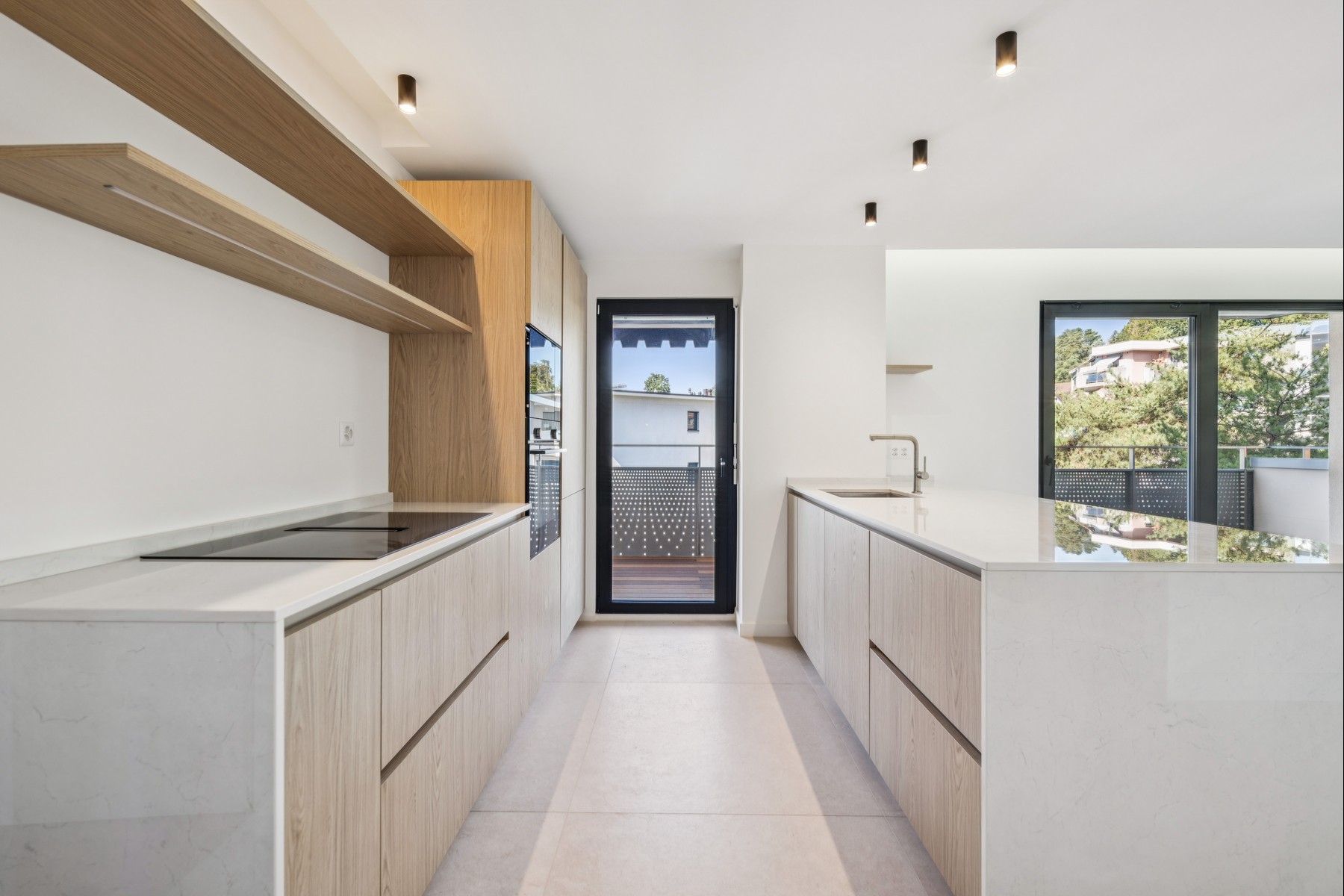 Fully Renovated 3.5-Room Apartment – A Peaceful Retreat with Views of the Lake a - 物件實景