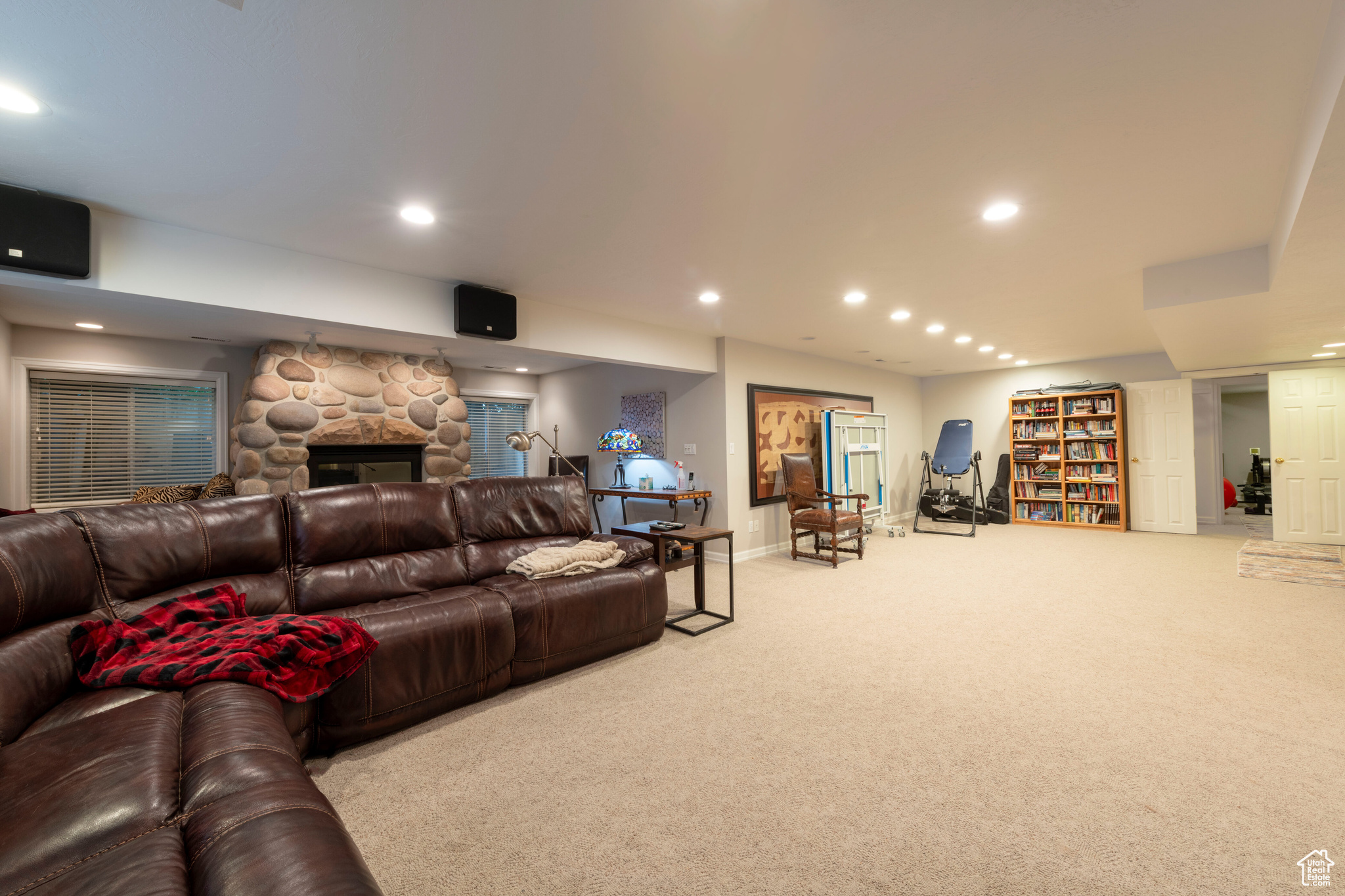Murray, Utah, 84121, United States, 6 Bedrooms Bedrooms, ,2 BathroomsBathrooms,Residential,For Sale,1927419