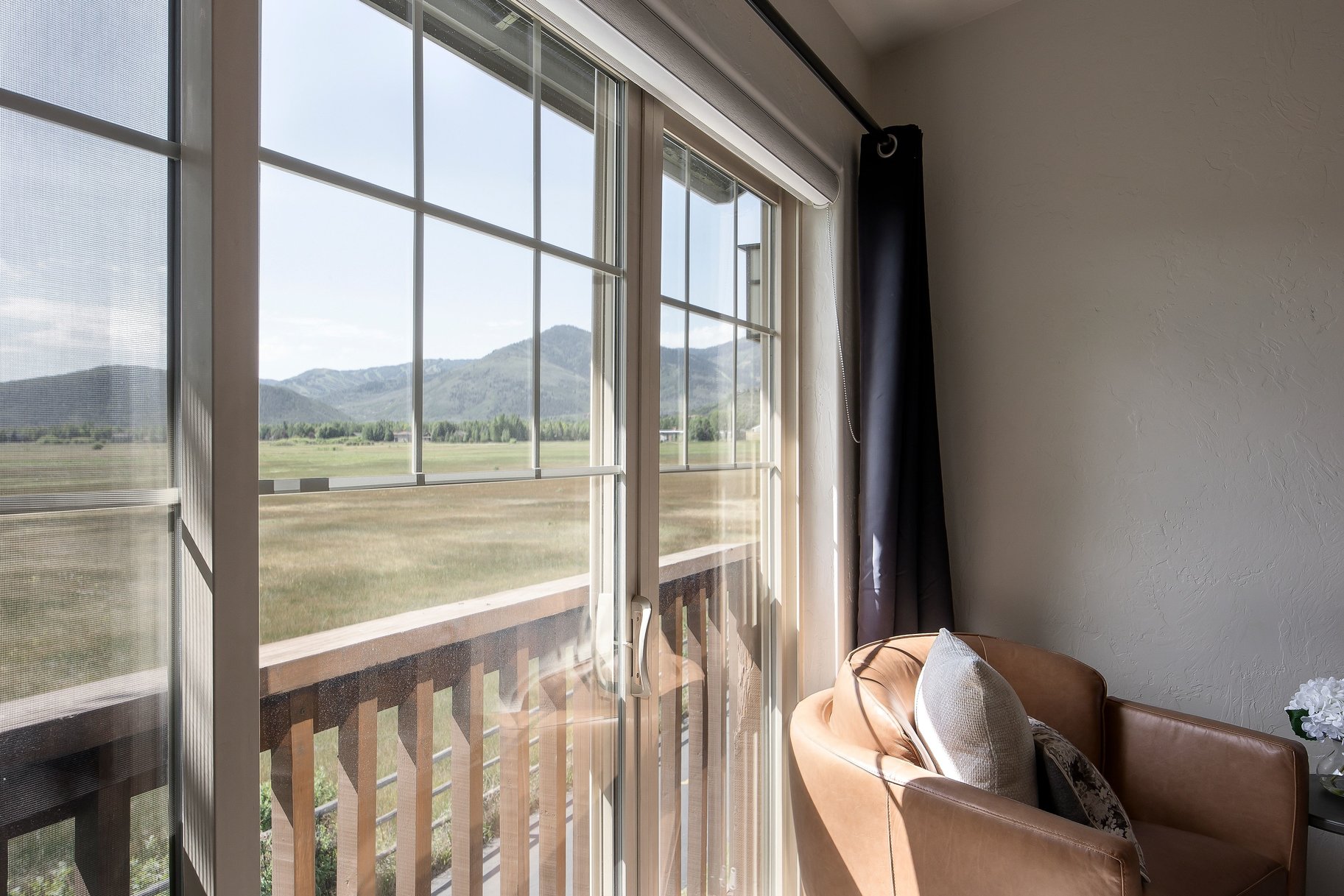  Exceptional Fox Point Townhome with Mountain Views & Prime Location - 物件實景