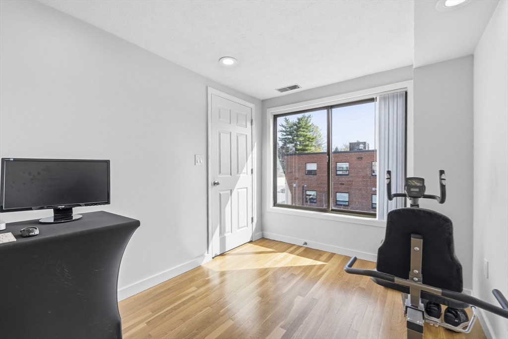 Cambridge, Massachusetts, 02138, United States, 3 Bedrooms Bedrooms, ,3 BathroomsBathrooms,Residential,For Sale,2040647
