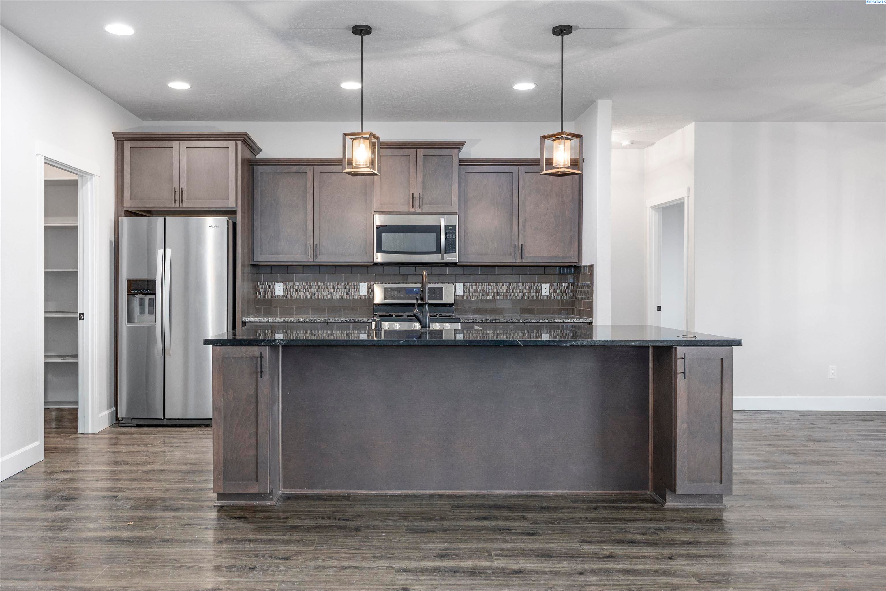 Kennewick, Washington, 99337, United States, 3 Bedrooms Bedrooms, ,1 BathroomBathrooms,Residential,For Sale,2012614