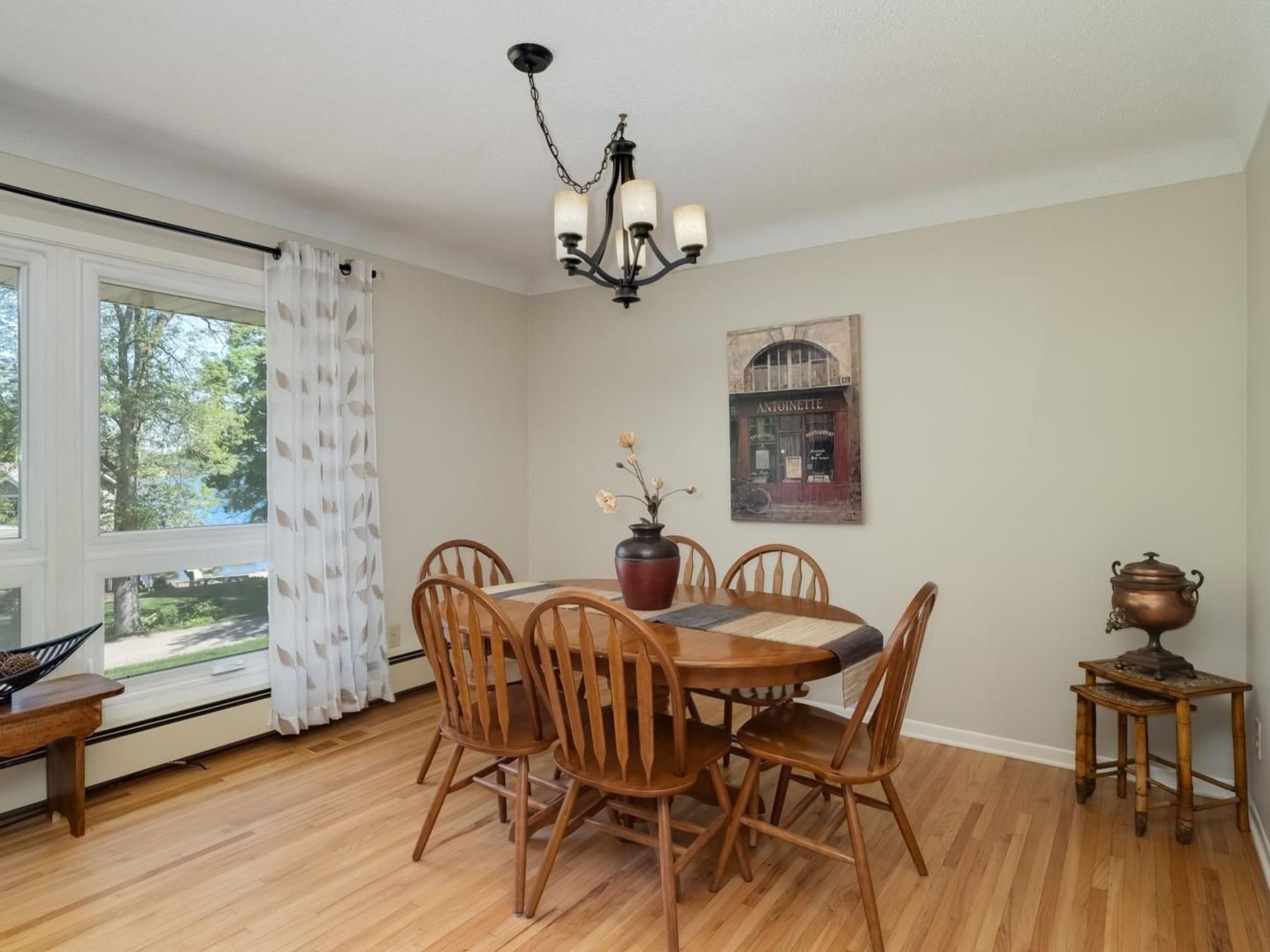  Beautifully Maintained Living with Maple Lake Views - 物件實景