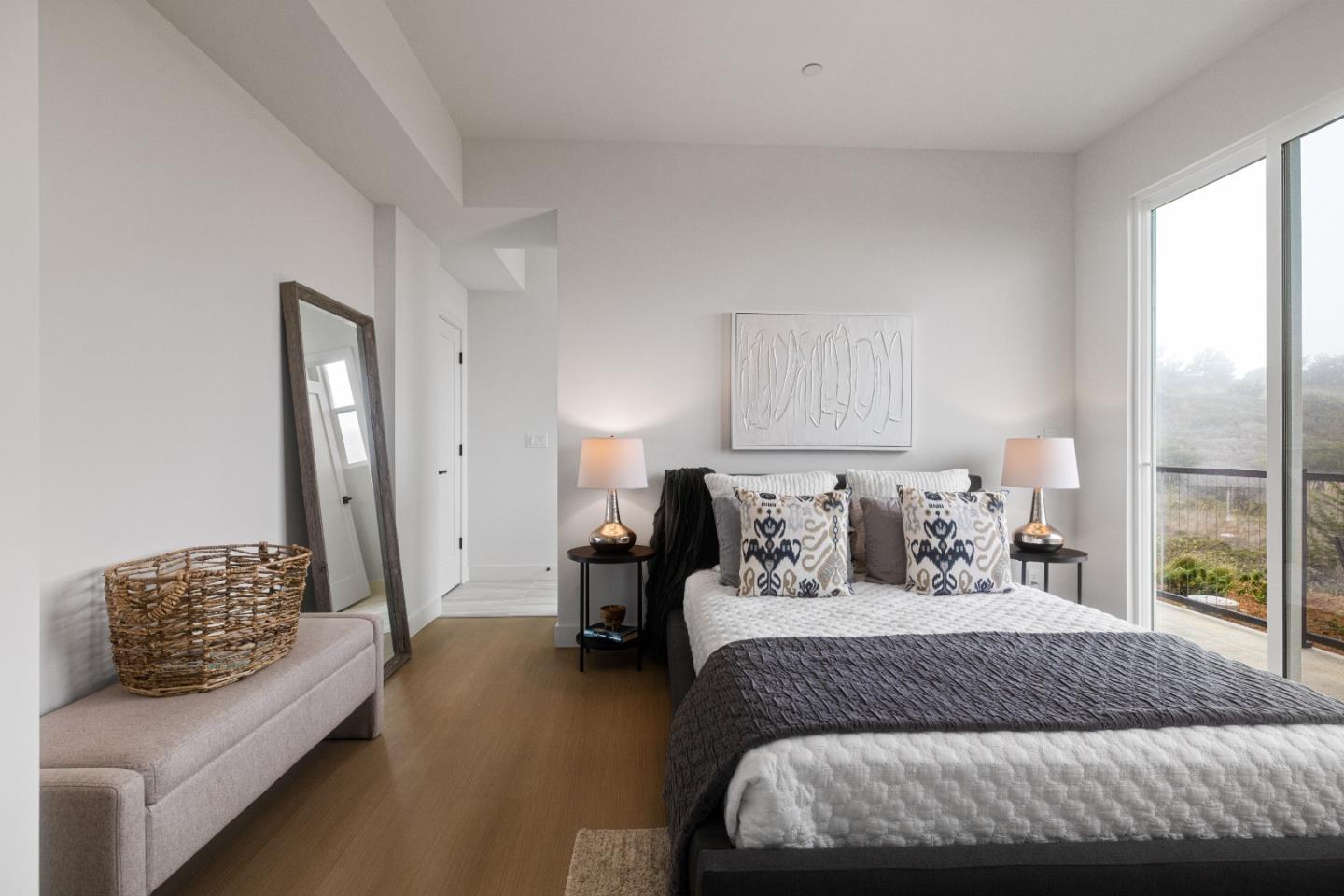 Pacifica, California, 94044, United States, 2 Bedrooms Bedrooms, ,3 BathroomsBathrooms,Residential,For Sale,1989147