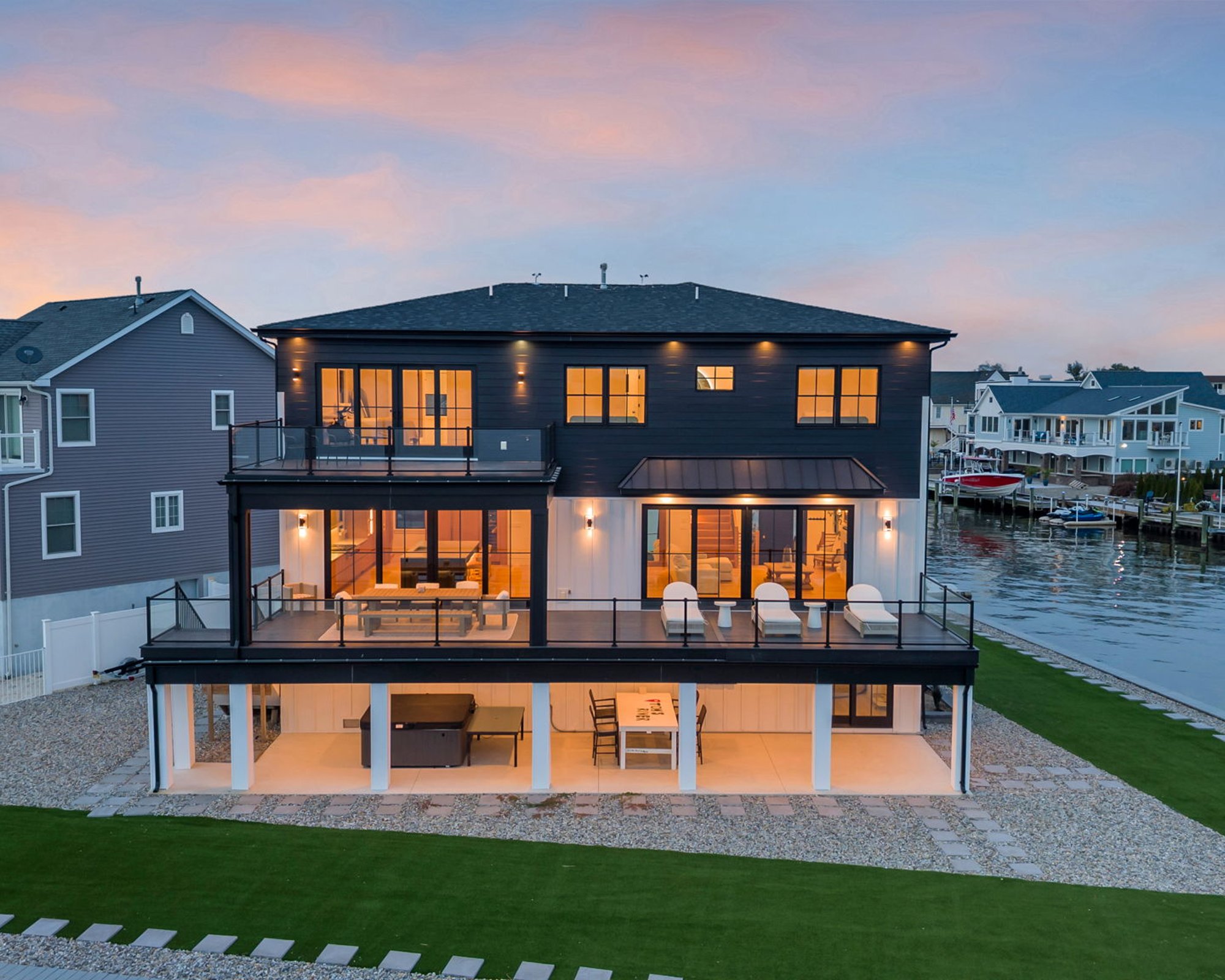  Exceptional Custom Built Waterfront Home - 物件實景