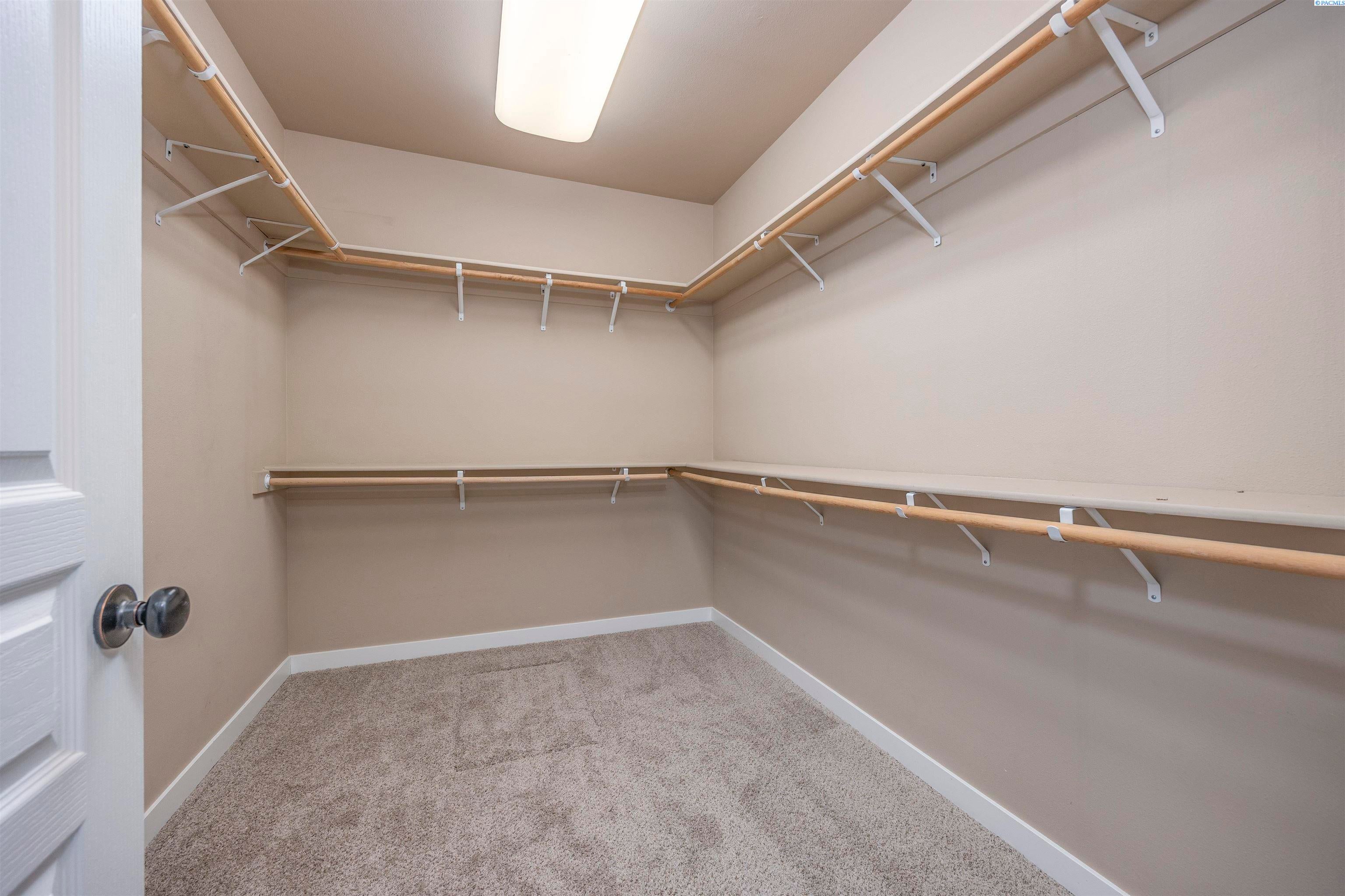 Richland, Washington, 99354, United States, 4 Bedrooms Bedrooms, ,2 BathroomsBathrooms,Residential,For Sale,1981537