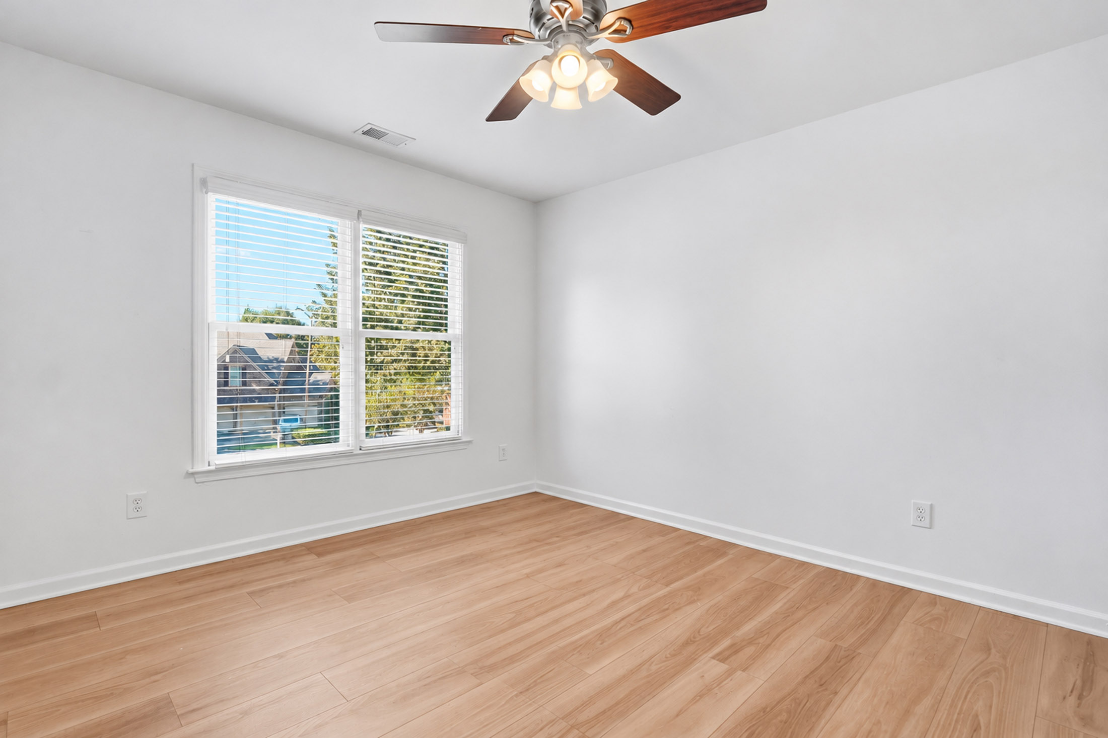  Beautifully Appointed Home in Sought-After Woodmont - 物件實景