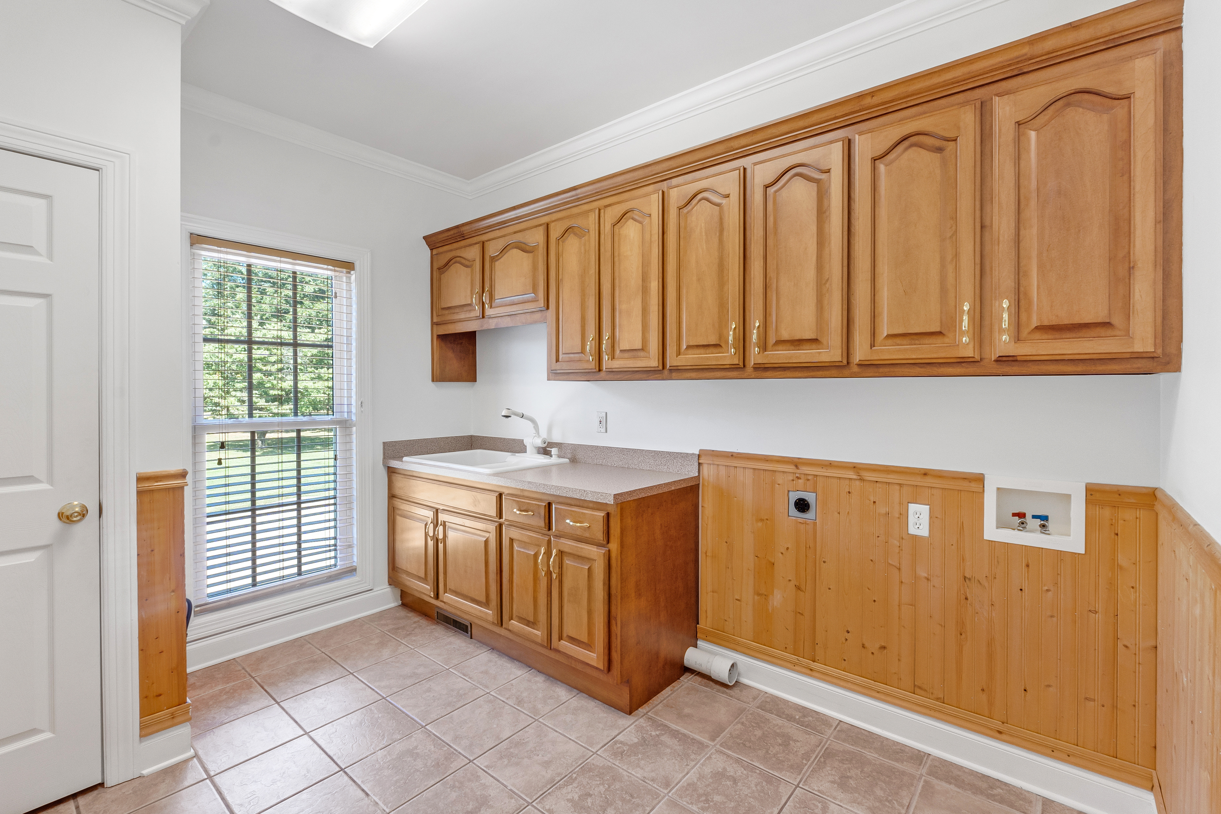Tullahoma, Tennessee, 37388, United States, 6 Bedrooms Bedrooms, ,5 BathroomsBathrooms,Residential,For Sale,1851275
