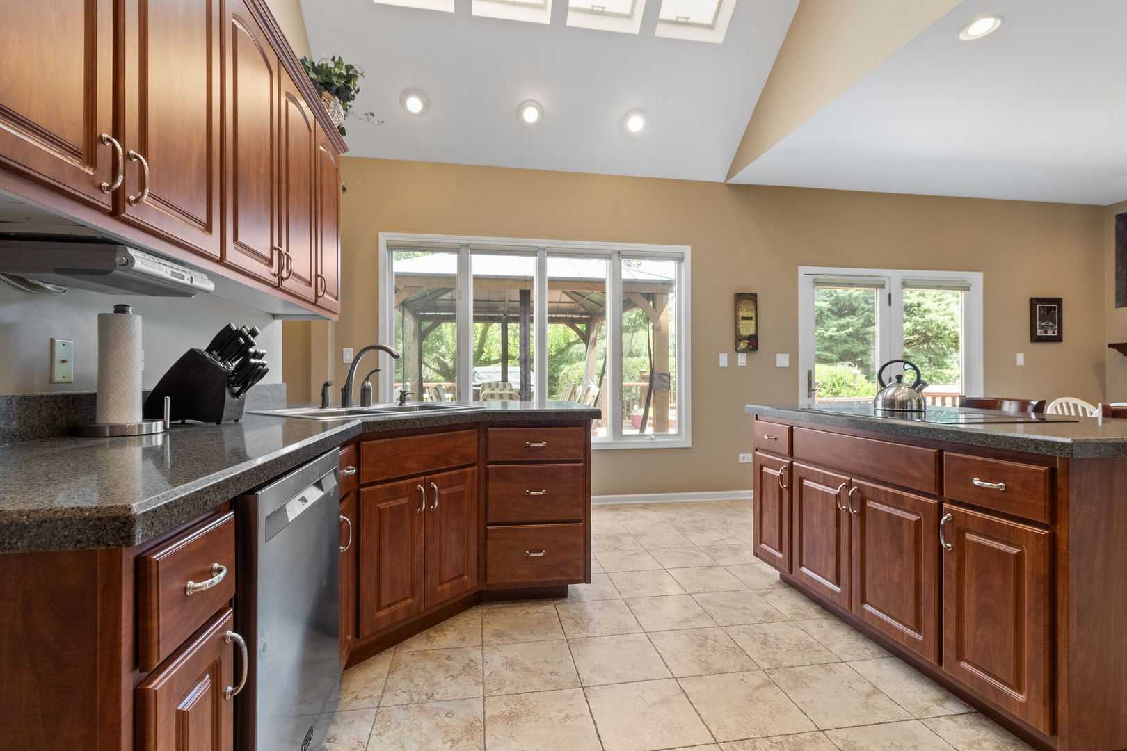 Shorewood, Illinois, 60404, United States, 4 Bedrooms Bedrooms, ,4 BathroomsBathrooms,Residential,For Sale,1971315