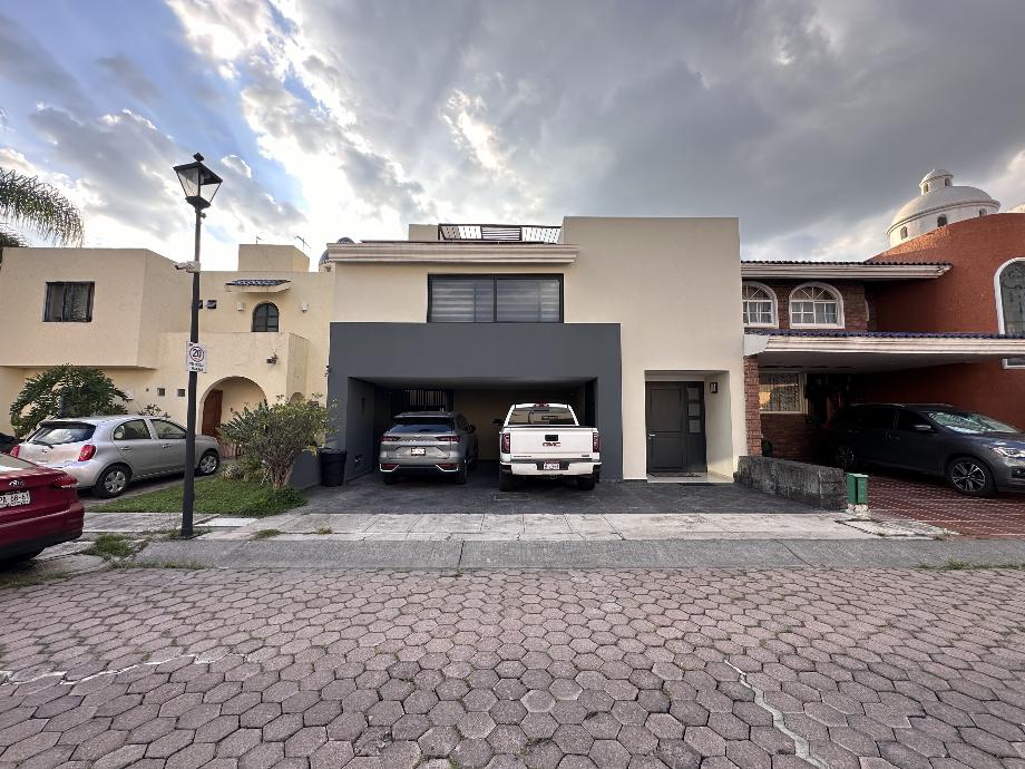 Naciones Unidas, Zapopan, Jalisco, 45117, Mexico, 4 Bedrooms Bedrooms, ,4 BathroomsBathrooms,Residential,For Sale,Naciones Unidas,1646412