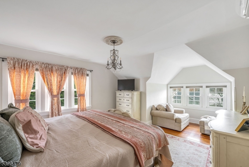 West Milford Twp., New Jersey, 07421, United States, 4 Bedrooms Bedrooms, ,3 BathroomsBathrooms,Residential,For Sale,1992089