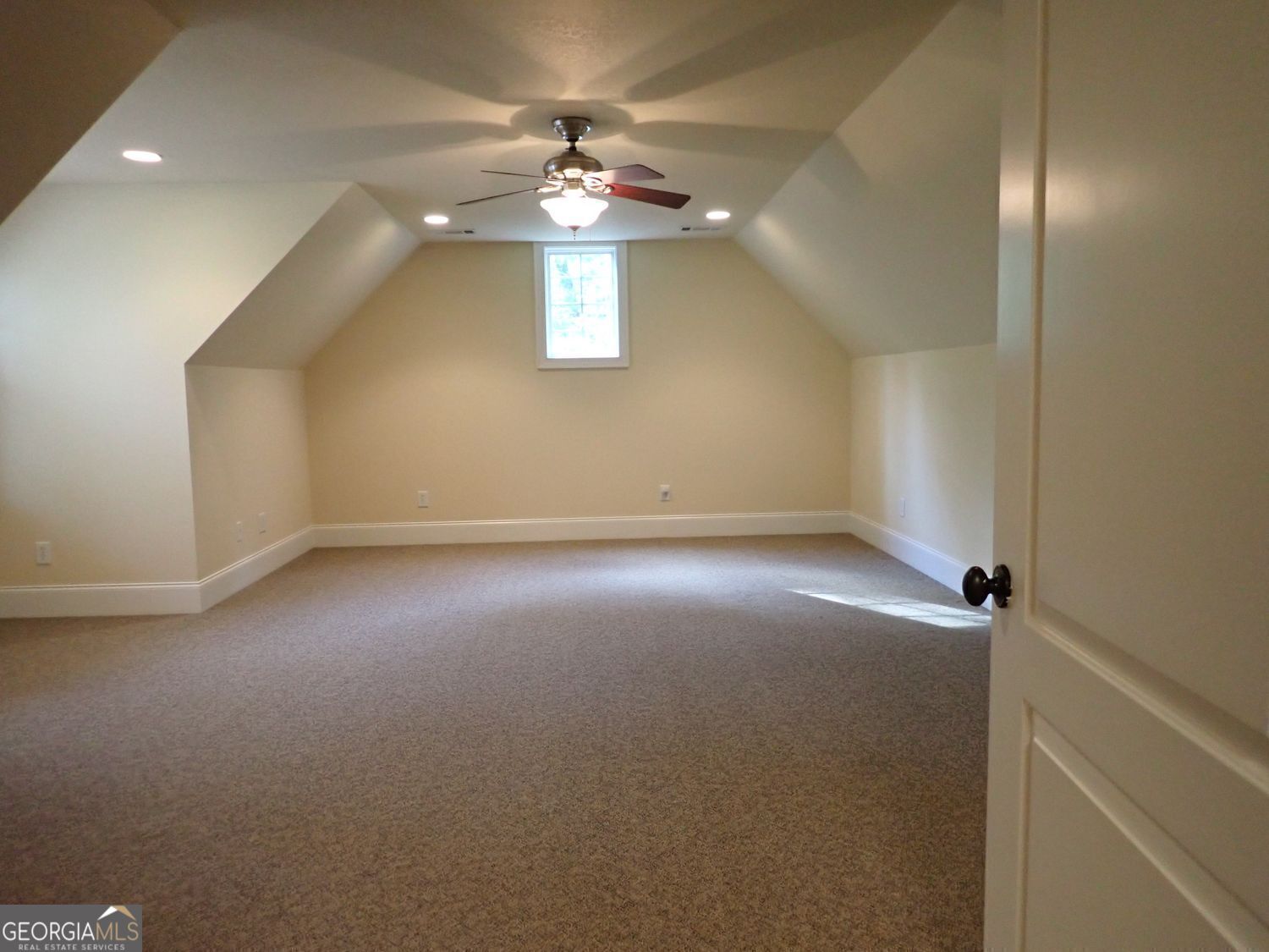 Barnesville, Georgia, 30204, United States, 2 Bedrooms Bedrooms, ,3 BathroomsBathrooms,Residential,For Sale,1910372