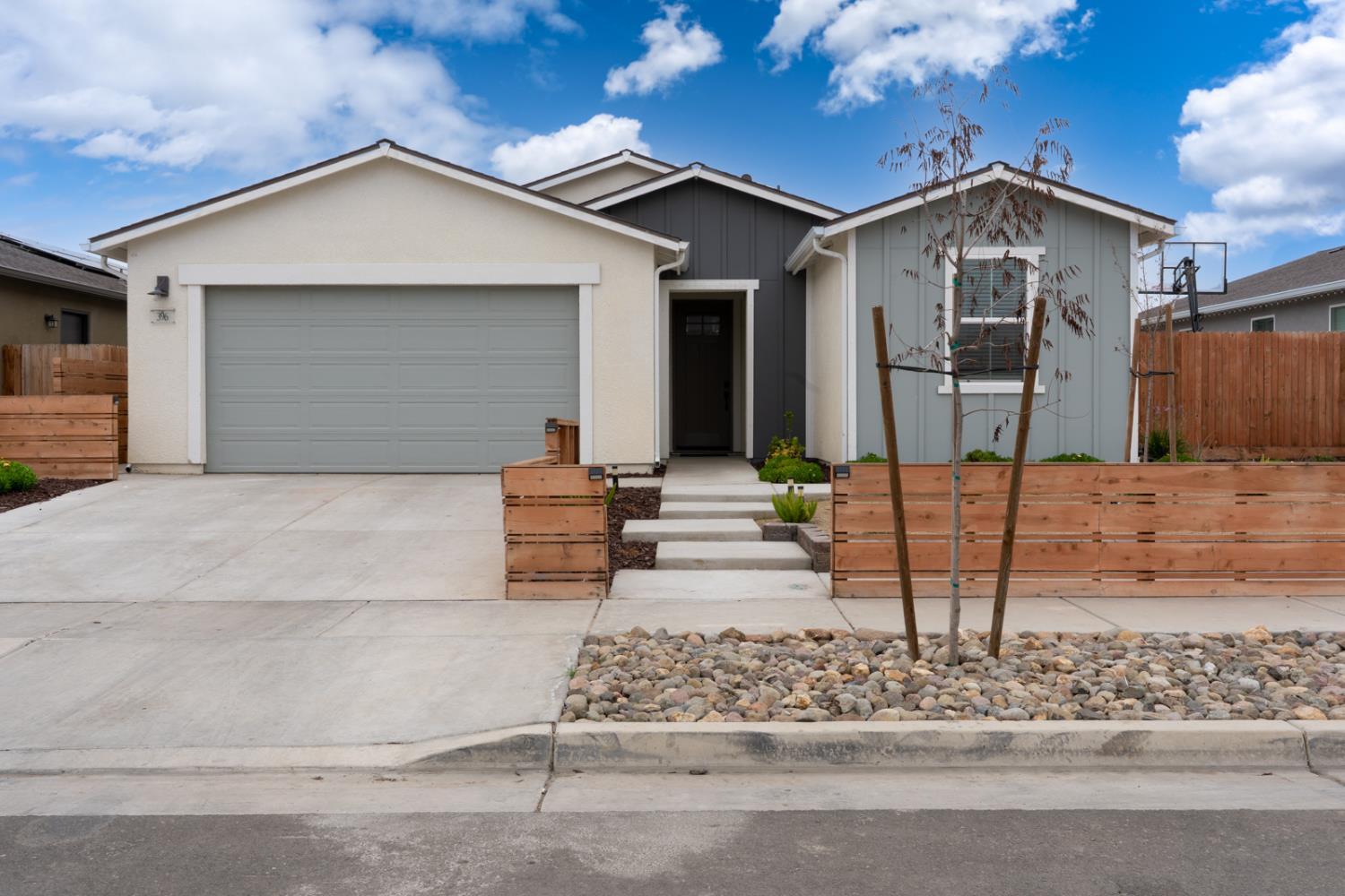 Los Banos, California, 93635, United States, 4 Bedrooms Bedrooms, ,2 BathroomsBathrooms,Residential,For Sale,2005631