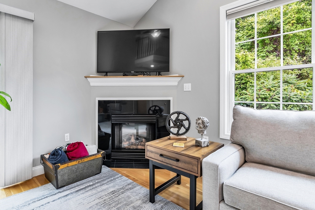 Haverhill, Massachusetts, 01832, United States, 2 Bedrooms Bedrooms, ,3 BathroomsBathrooms,Residential,For Sale,1931401