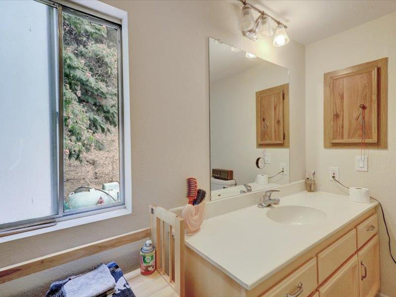 Grass Valley, California, 95949, United States, 3 Bedrooms Bedrooms, ,2 BathroomsBathrooms,Residential,For Sale,1982104