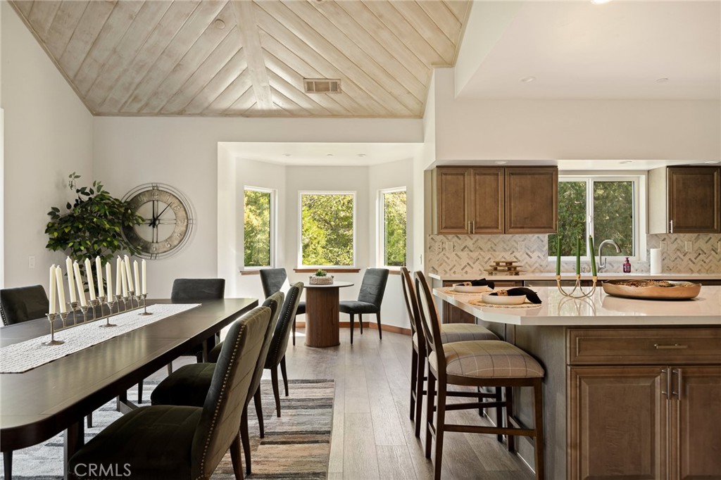 Lake Arrowhead, California, 92352, United States, 4 Bedrooms Bedrooms, ,5 BathroomsBathrooms,Residential,For Sale,1989465