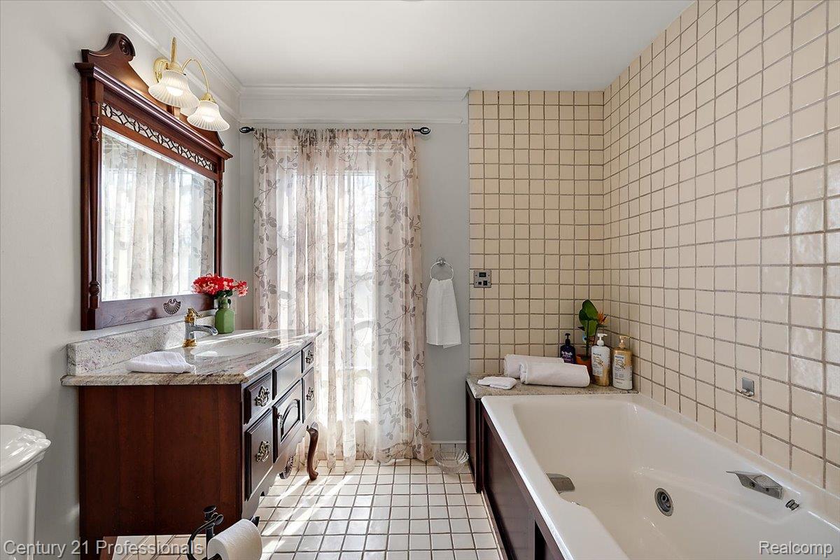 Clarkston, Michigan, 48348, United States, 3 Bedrooms Bedrooms, ,4 BathroomsBathrooms,Residential,For Sale,2036106