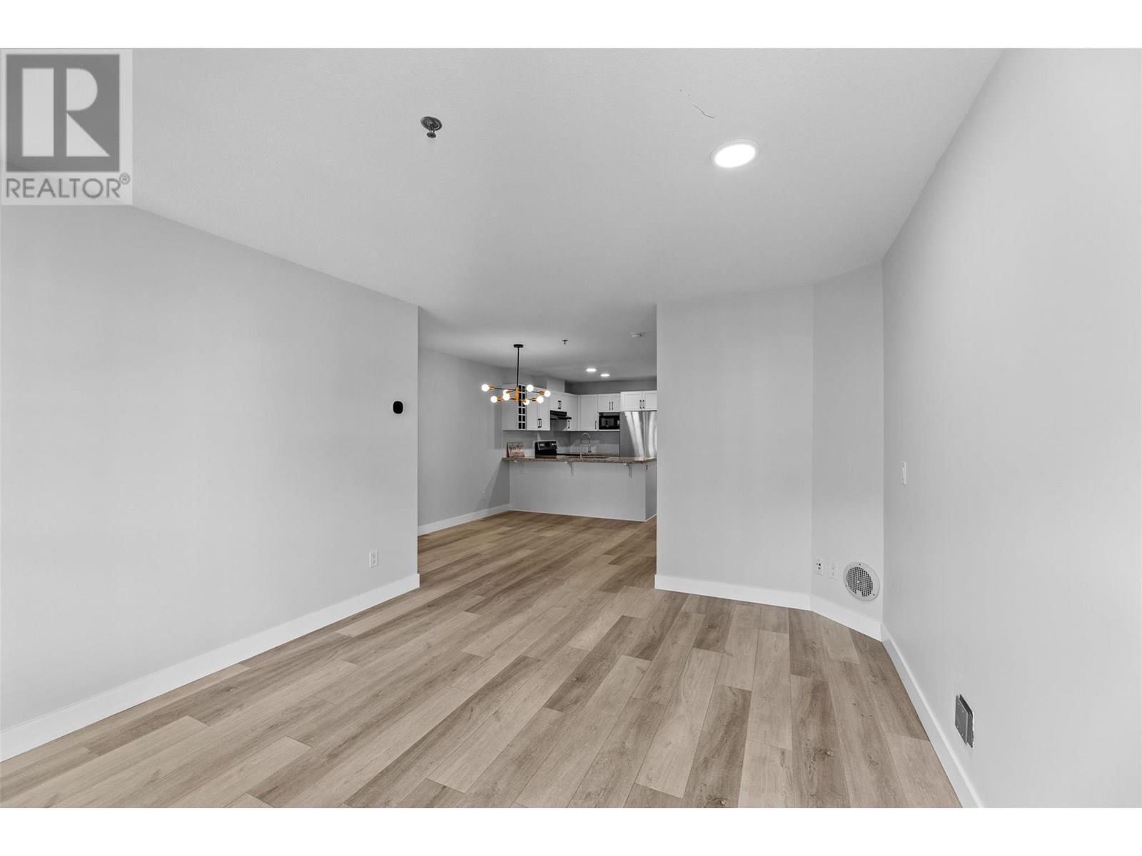 KELOWNA, British Columbia, V1Y 9Z1, CA, 2 Bedrooms Bedrooms, ,2 BathroomsBathrooms,Residential,For Sale,1895664