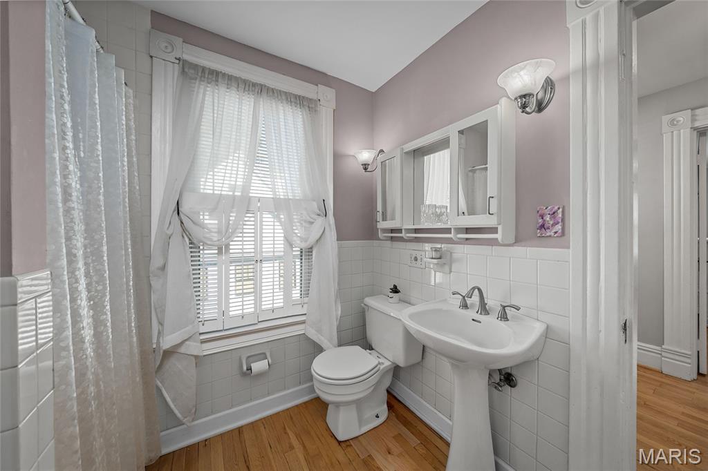 Kirkwood, Missouri, 63122, United States, 4 Bedrooms Bedrooms, ,4 BathroomsBathrooms,Residential,For Sale,1986224