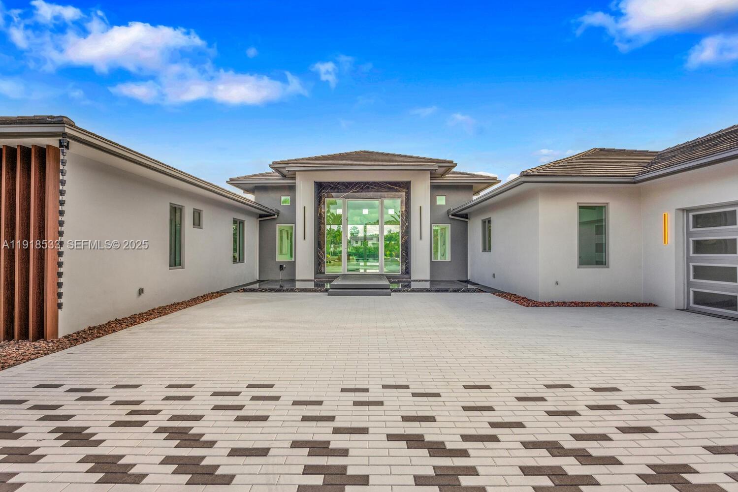 Miami, Florida, 33173, United States, 6 Bedrooms Bedrooms, ,7 BathroomsBathrooms,Residential,For Sale,2001798