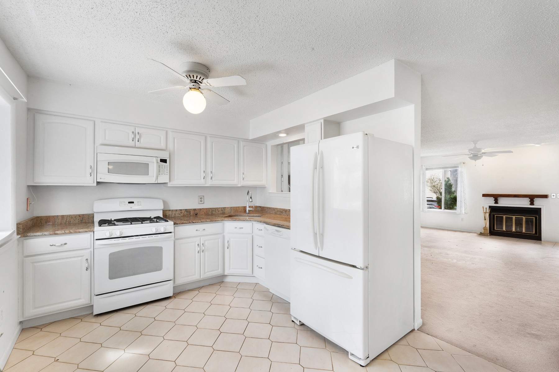  ?Westbrook Woods? Well Maintained Townhome - 物件實景