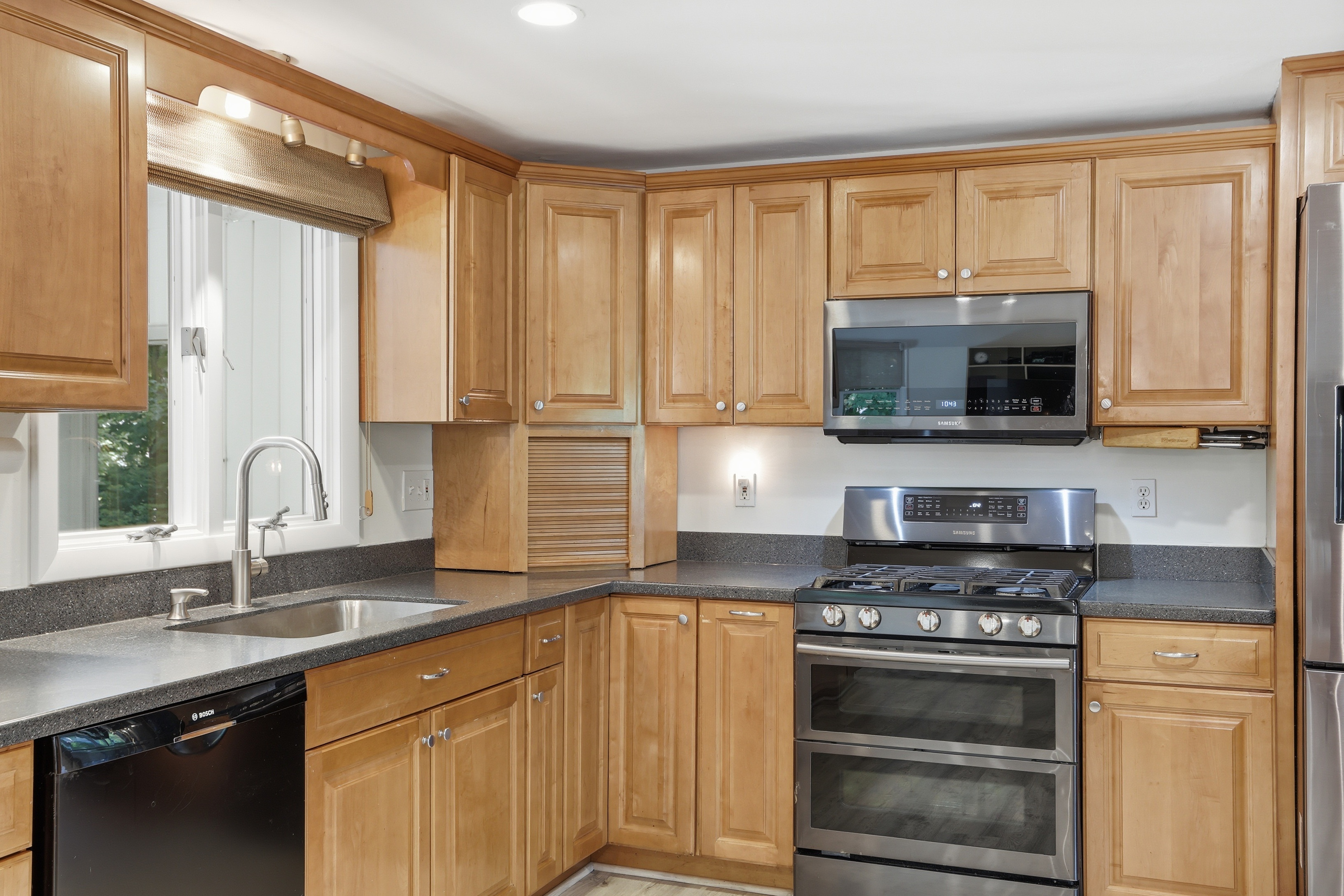  289 Concord Road, Bedford, MA 01730 - 物件實景
