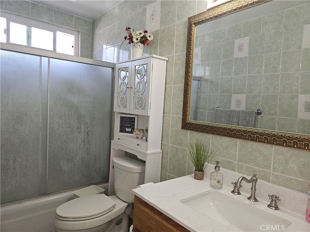 Paramount, California, 90723, United States, 2 Bedrooms Bedrooms, ,1 BathroomBathrooms,Residential,For Sale,1918130