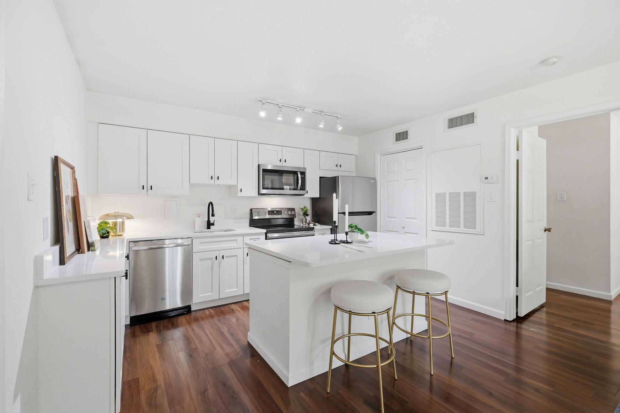  3303 Wyndham Circle, Alexandria, VA, 22302 - 物件實景