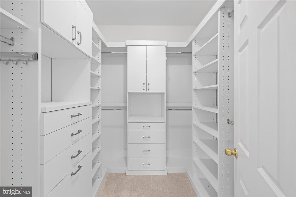 Leesburg, Virginia, 20175, United States, 5 Bedrooms Bedrooms, ,4 BathroomsBathrooms,Residential,For Sale,1987401