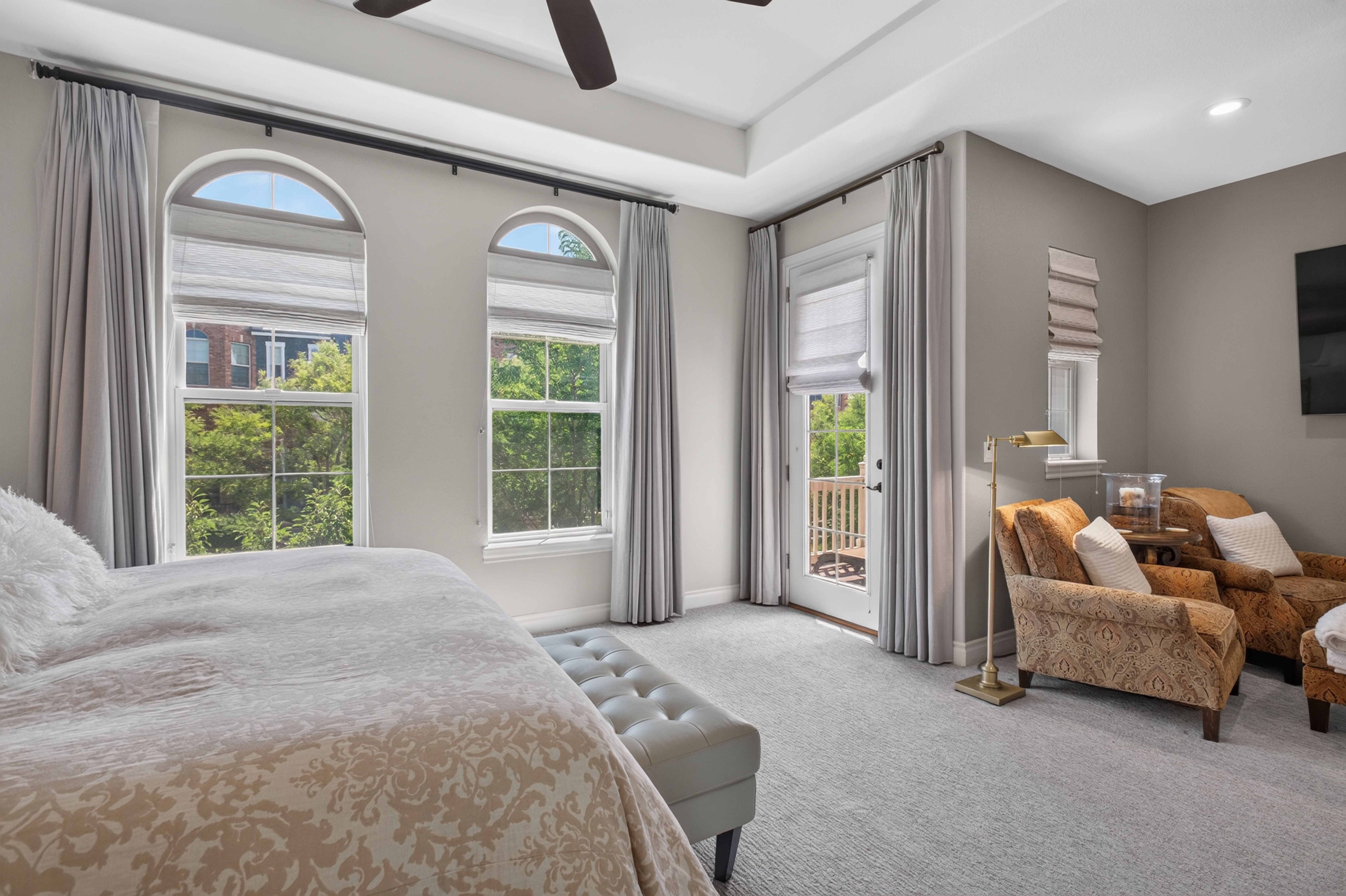  Turn-Key Lone Tree Luxury: Renovated Home with Chef