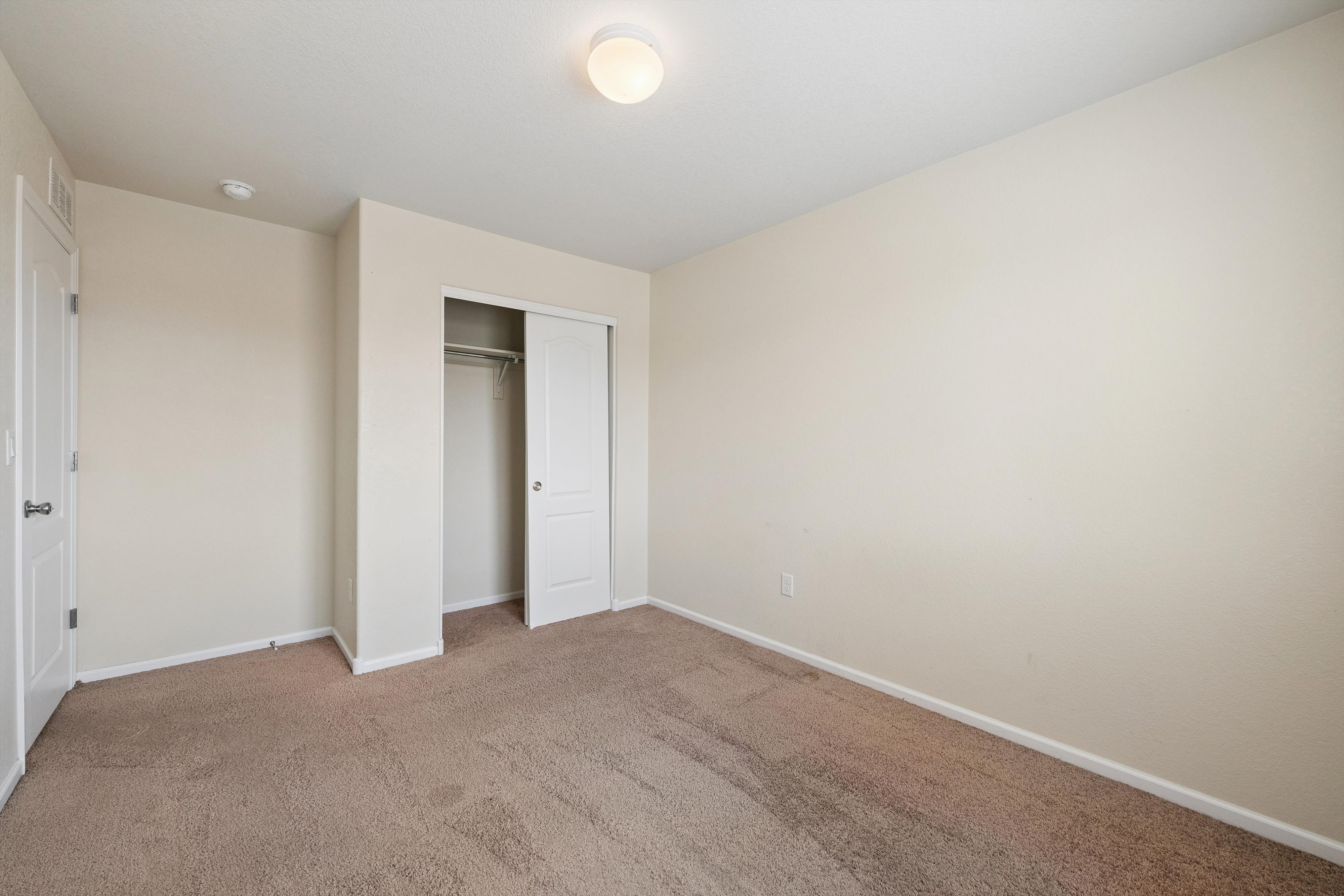  Spacious Four-Bedroom, Three-Bathroom Home - 物件實景