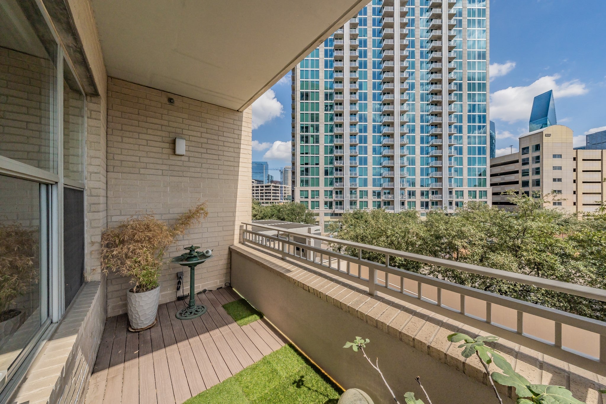 Dallas, Texas, 75219, United States, 2 Bedrooms Bedrooms, ,2 BathroomsBathrooms,Residential,For Sale,1983797