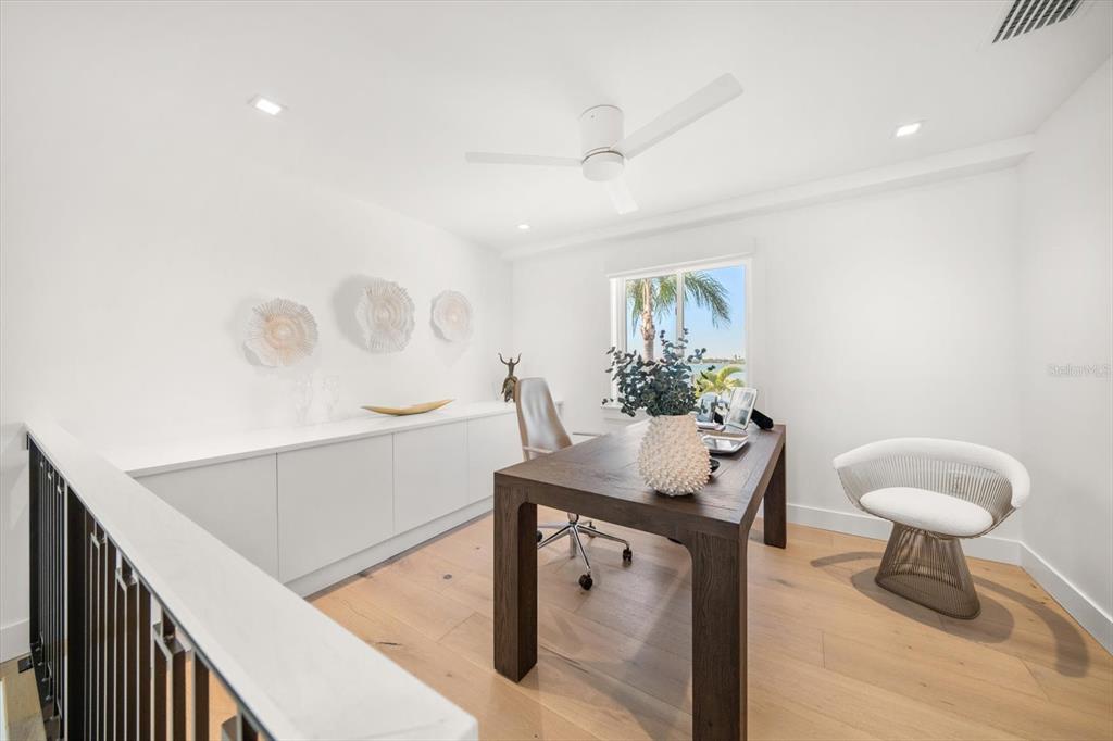 Largo, Florida, 33770, United States, 3 Bedrooms Bedrooms, ,4 BathroomsBathrooms,Residential,For Sale,1989168