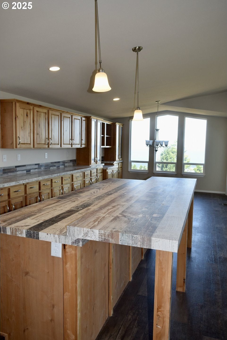 Gold Beach, Oregon, 97444, United States, 3 Bedrooms Bedrooms, ,2 BathroomsBathrooms,Residential,For Sale,1983630