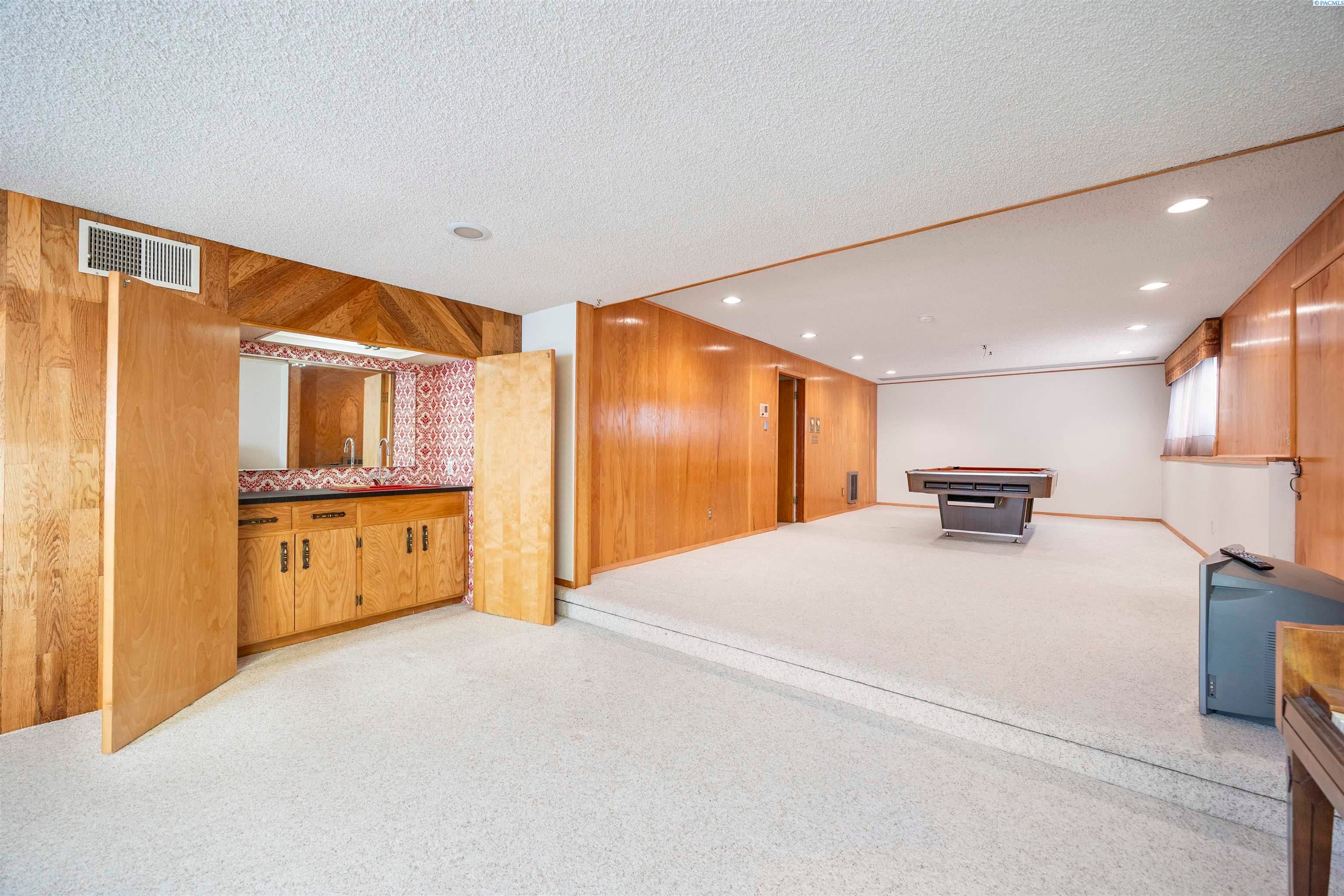 Sunnyside, Washington, 98944, United States, 3 Bedrooms Bedrooms, ,3 BathroomsBathrooms,Residential,For Sale,1973800