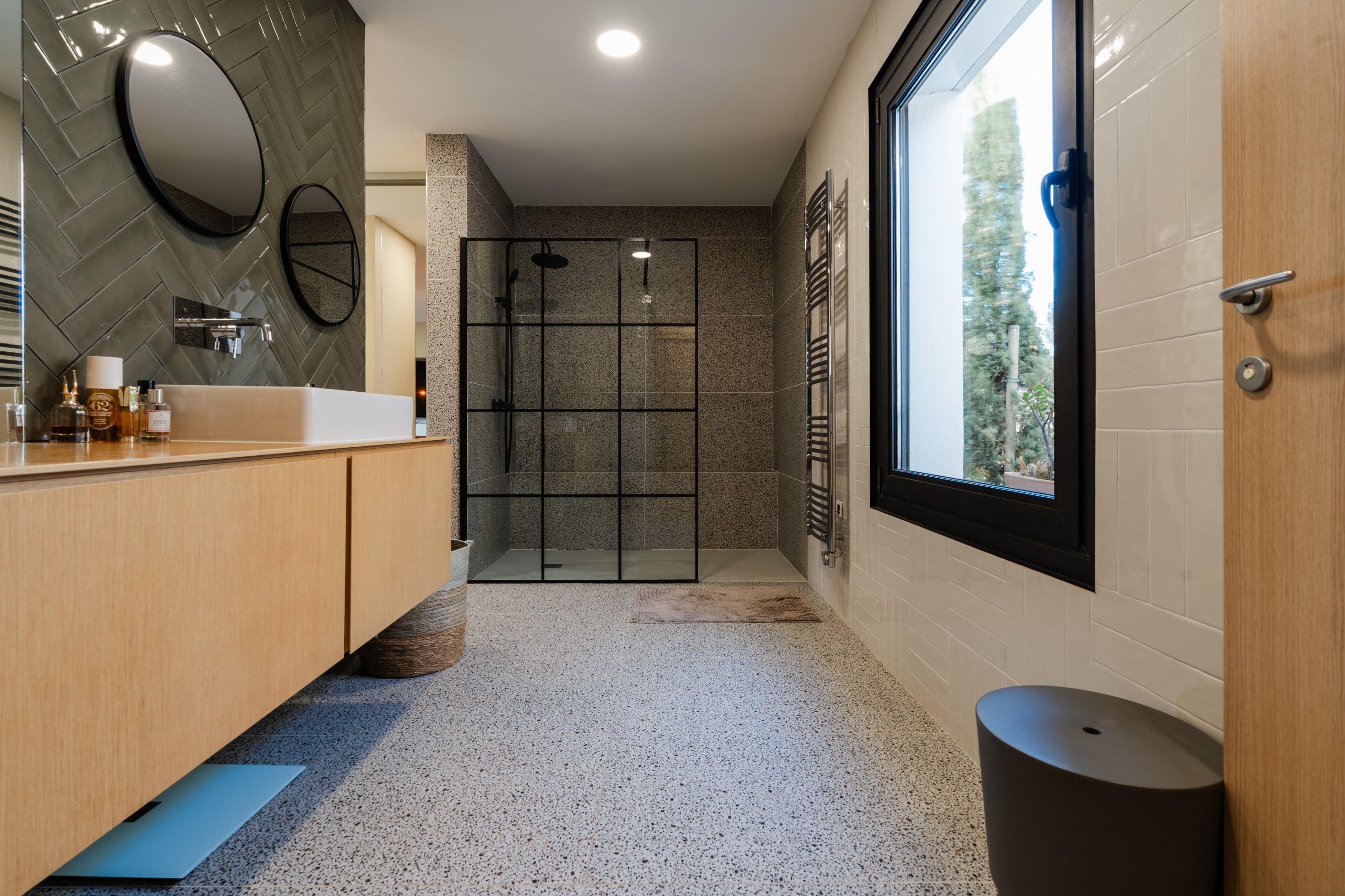  Contemporary house - pool - garage - 物件實景