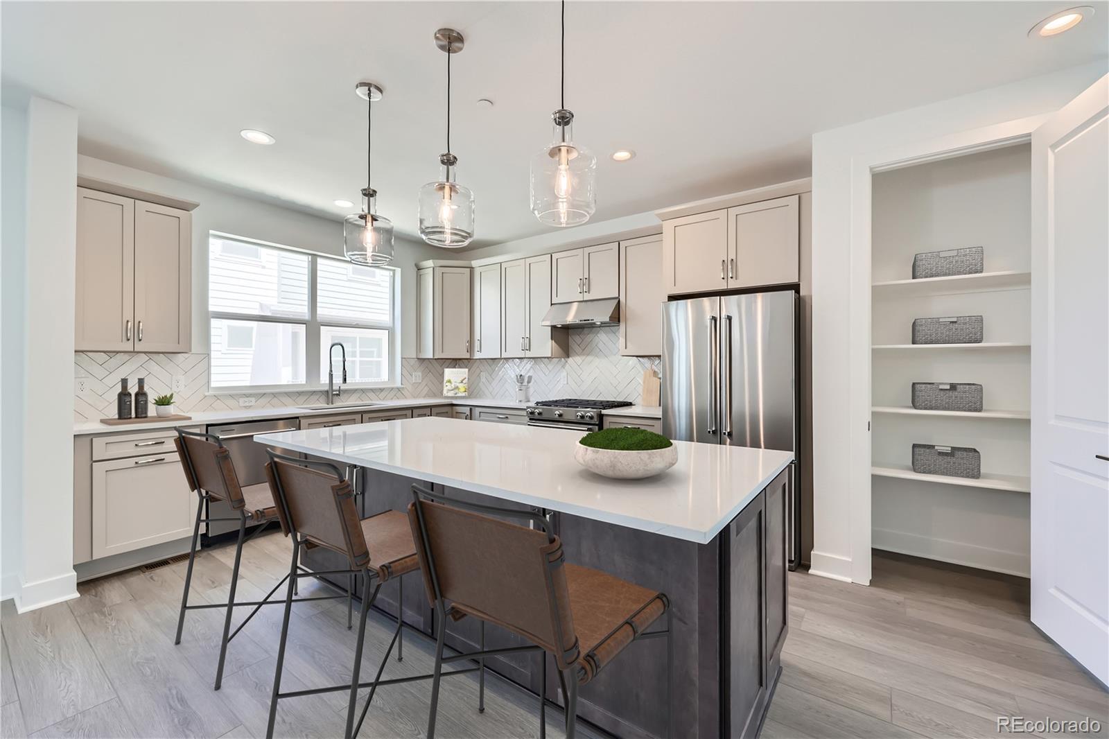 Centennial, Colorado, 80112, United States, 2 Bedrooms Bedrooms, ,4 BathroomsBathrooms,Residential,For Sale,1793200