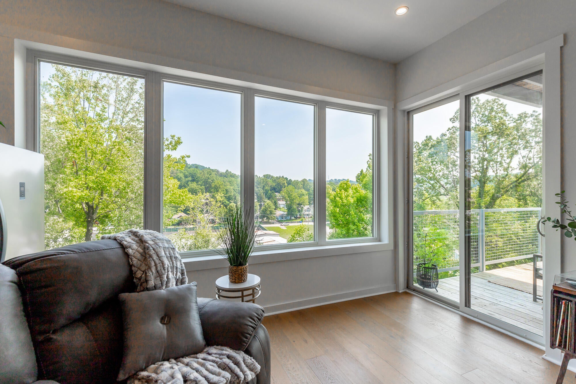 Chattanooga, Tennessee, 37405, United States, 2 Bedrooms Bedrooms, ,2 BathroomsBathrooms,Residential,For Sale,1875132