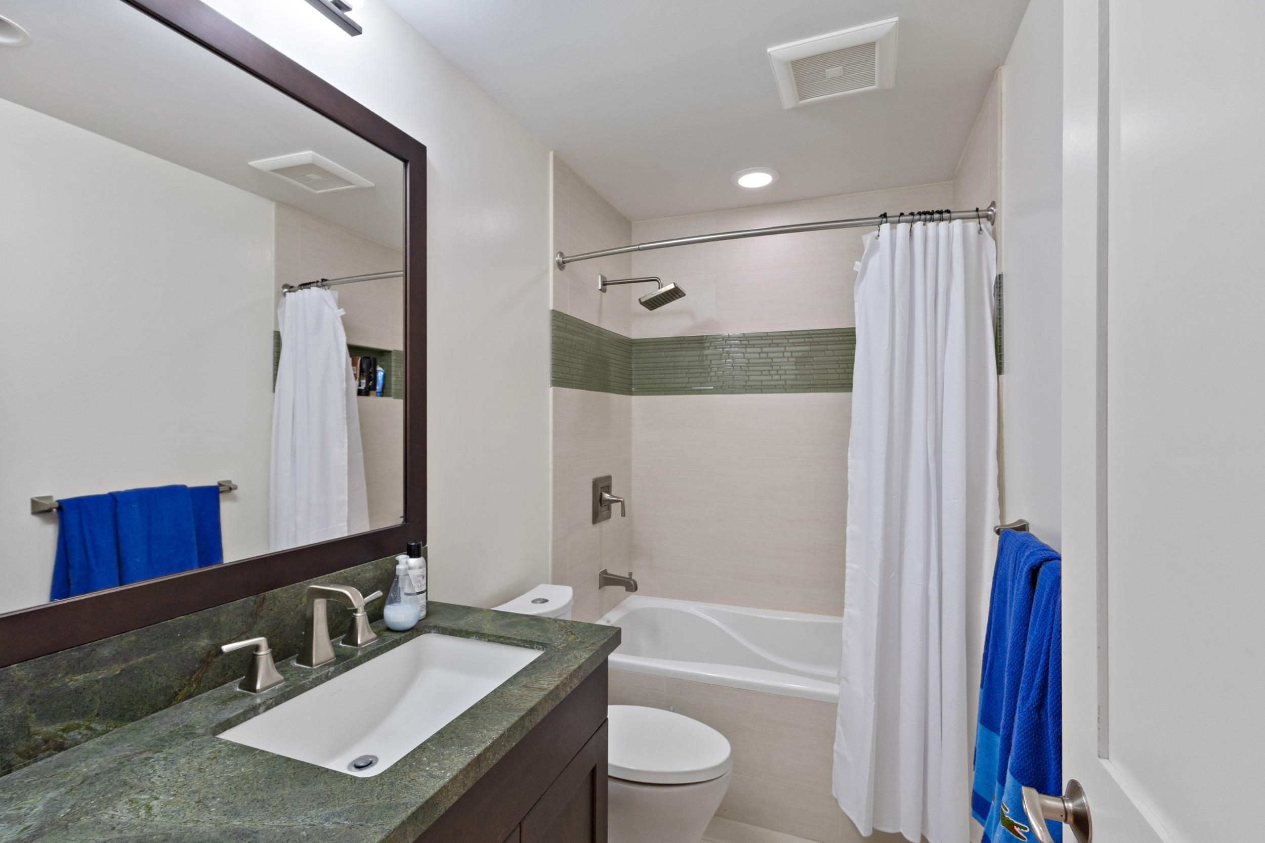 Honolulu, Hawaii, 96821, United States, 3 Bedrooms Bedrooms, ,3 BathroomsBathrooms,Residential,For Sale,1975355