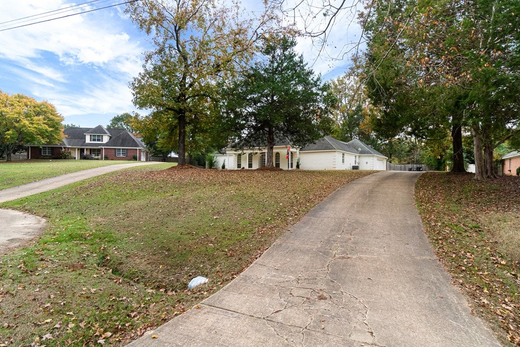 OXFORD, Mississippi, 38655, United States, 4 Bedrooms Bedrooms, ,3 BathroomsBathrooms,Residential,For Sale,1991795